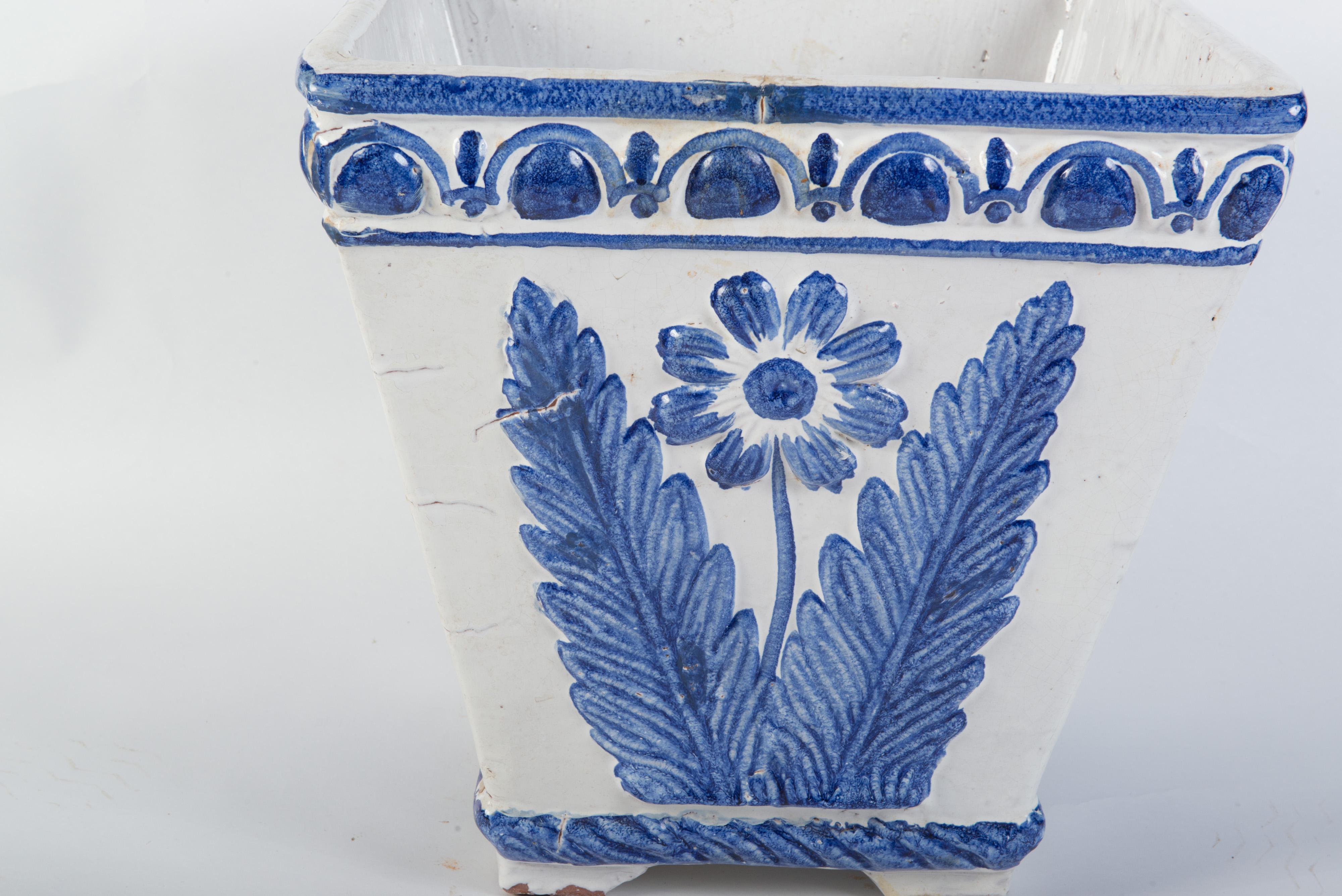 Jardinera grande de cerámica portuguesa azul y blanca Terracota en venta
