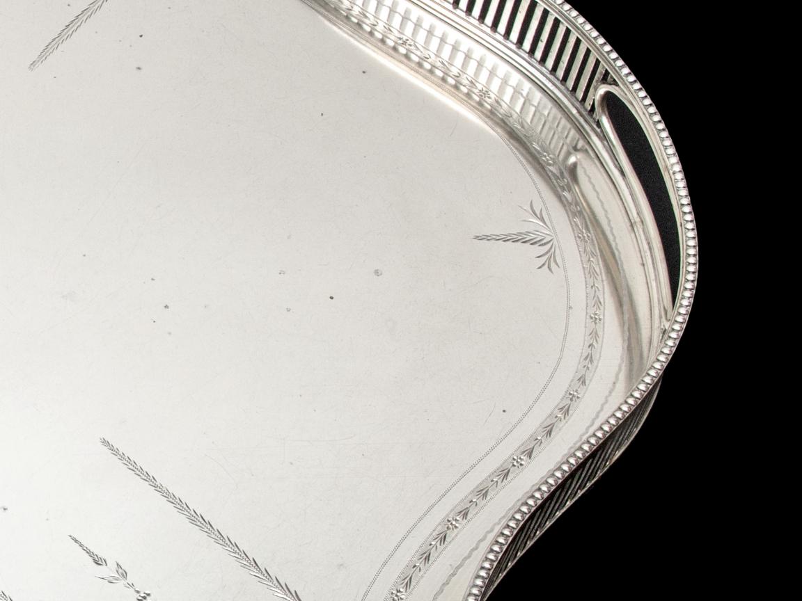 Large Portuguese Silver Tray by Leitão & Irmão, Porto, circa 1887–1937 For Sale 3