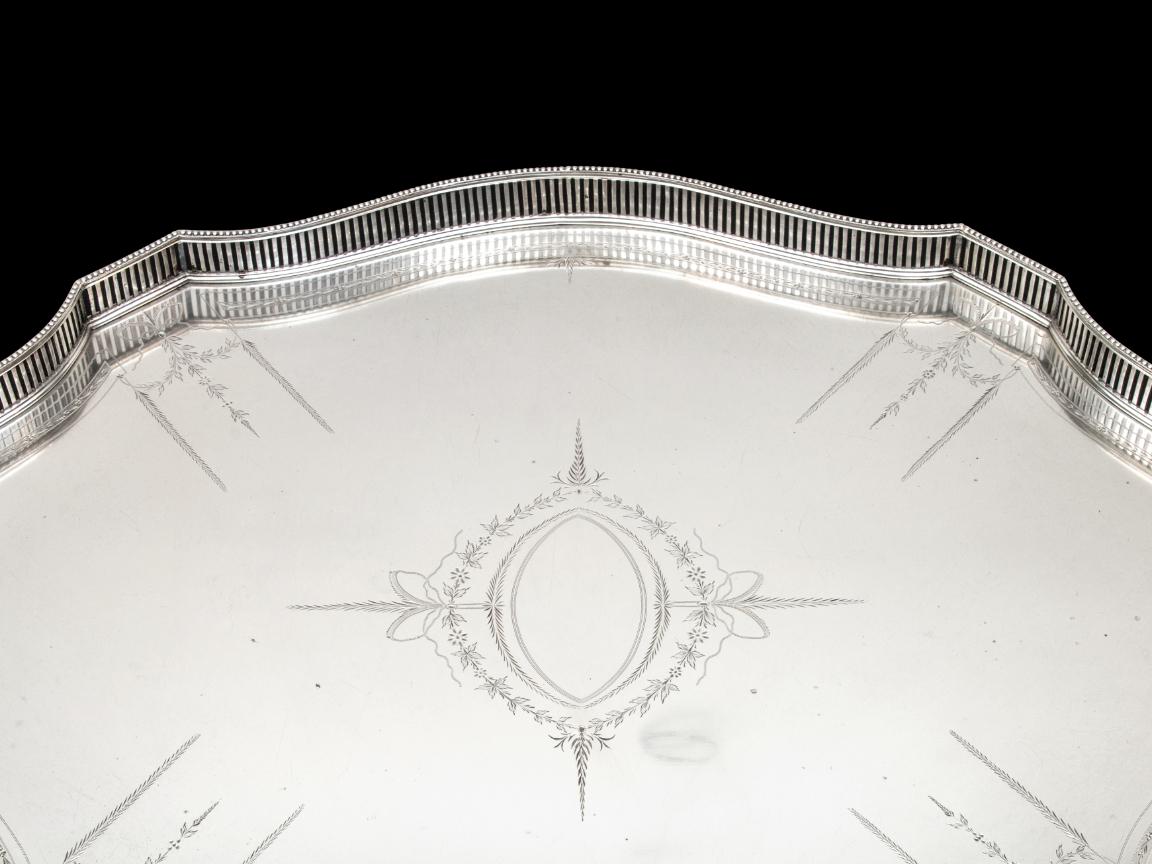 Large Portuguese Silver Tray by Leitão & Irmão, Porto, circa 1887–1937 For Sale 4