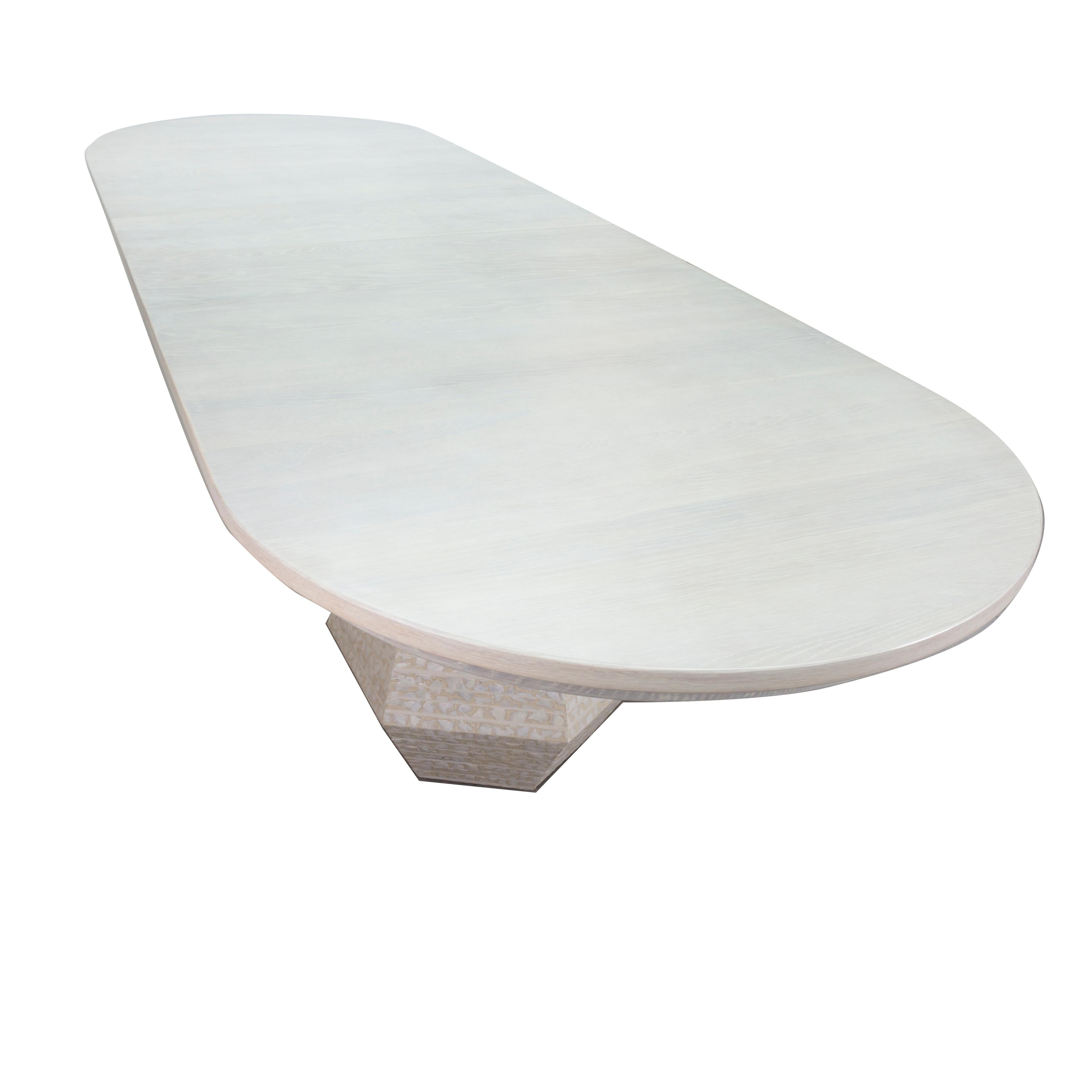 Large Postmodern Dining Table with Extension Leaves For Sale 1