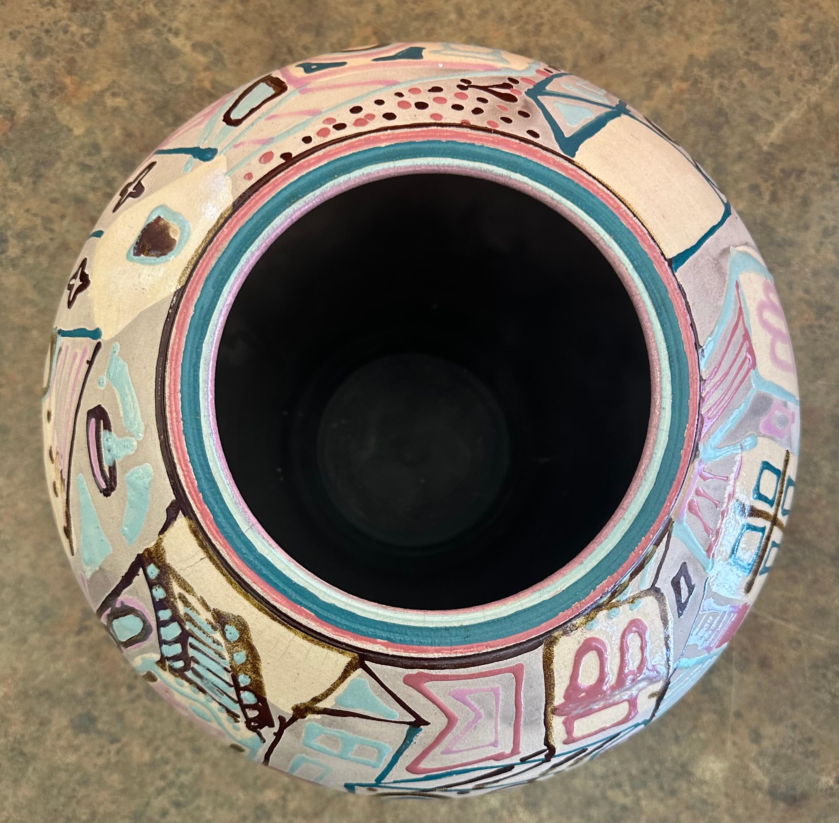 Große postmoderne Vase aus Raku-Keramik von Amadio Smith im Angebot 5
