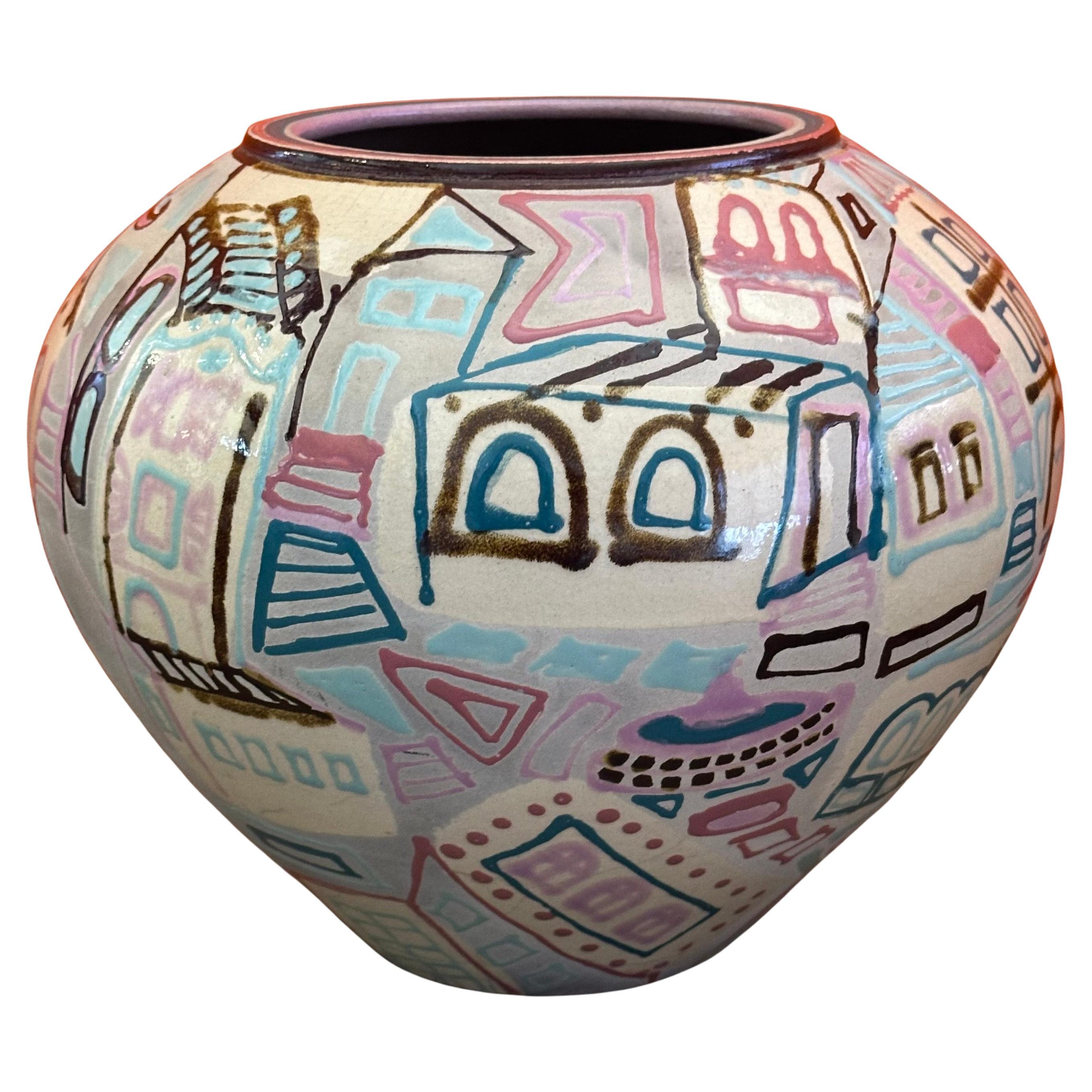 Große postmoderne Vase aus Raku-Keramik von Amadio Smith, ca. 1980er Jahre. Das Stück misst 11,75 