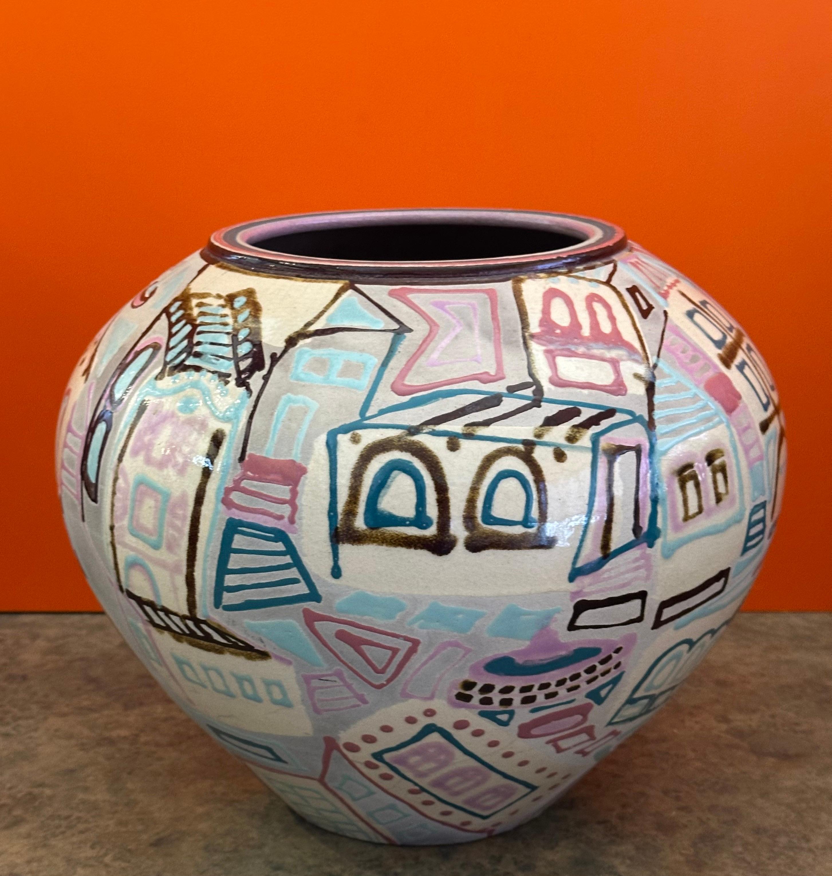 Große postmoderne Vase aus Raku-Keramik von Amadio Smith im Zustand „Gut“ im Angebot in San Diego, CA
