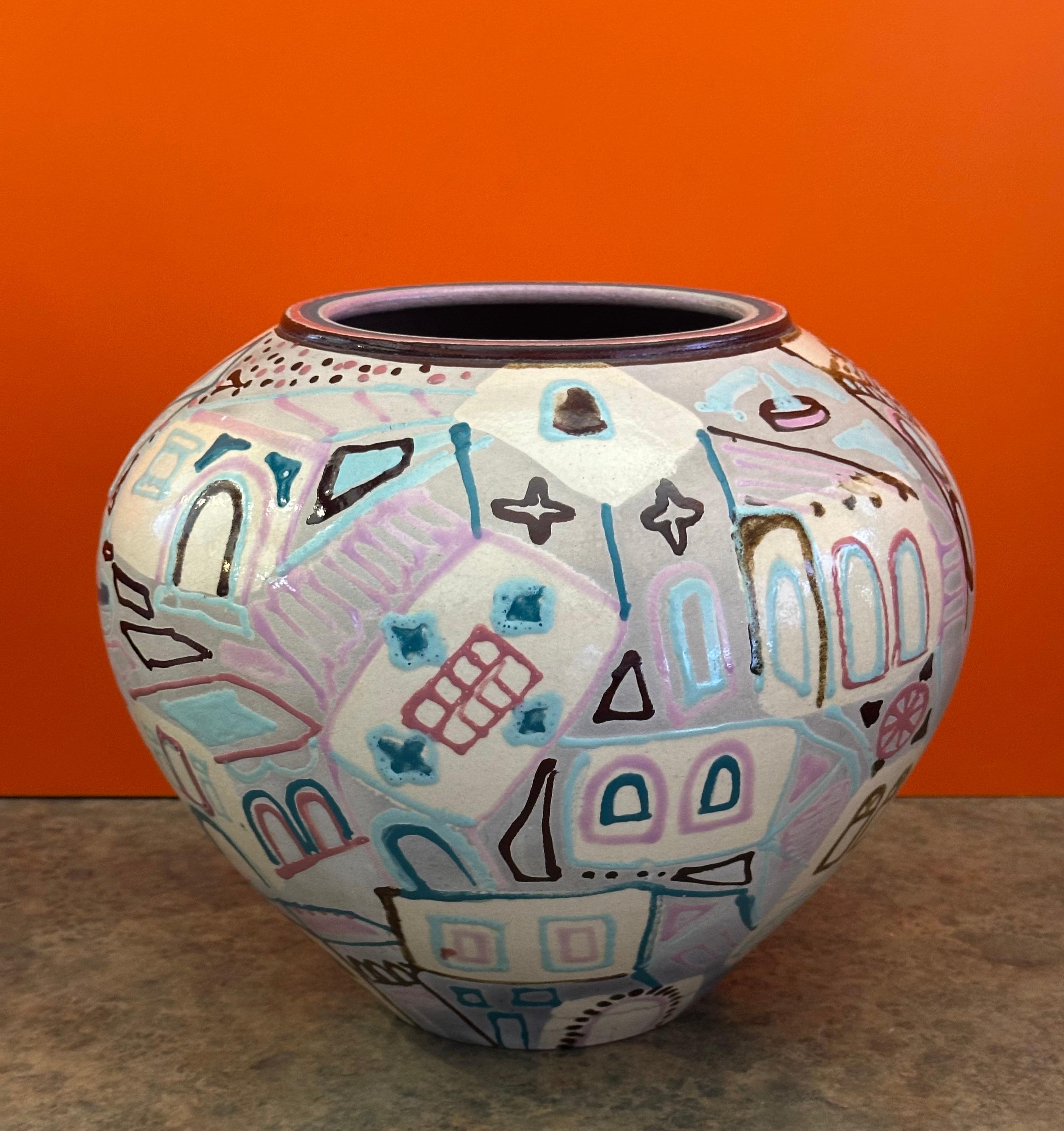Große postmoderne Vase aus Raku-Keramik von Amadio Smith im Angebot 1