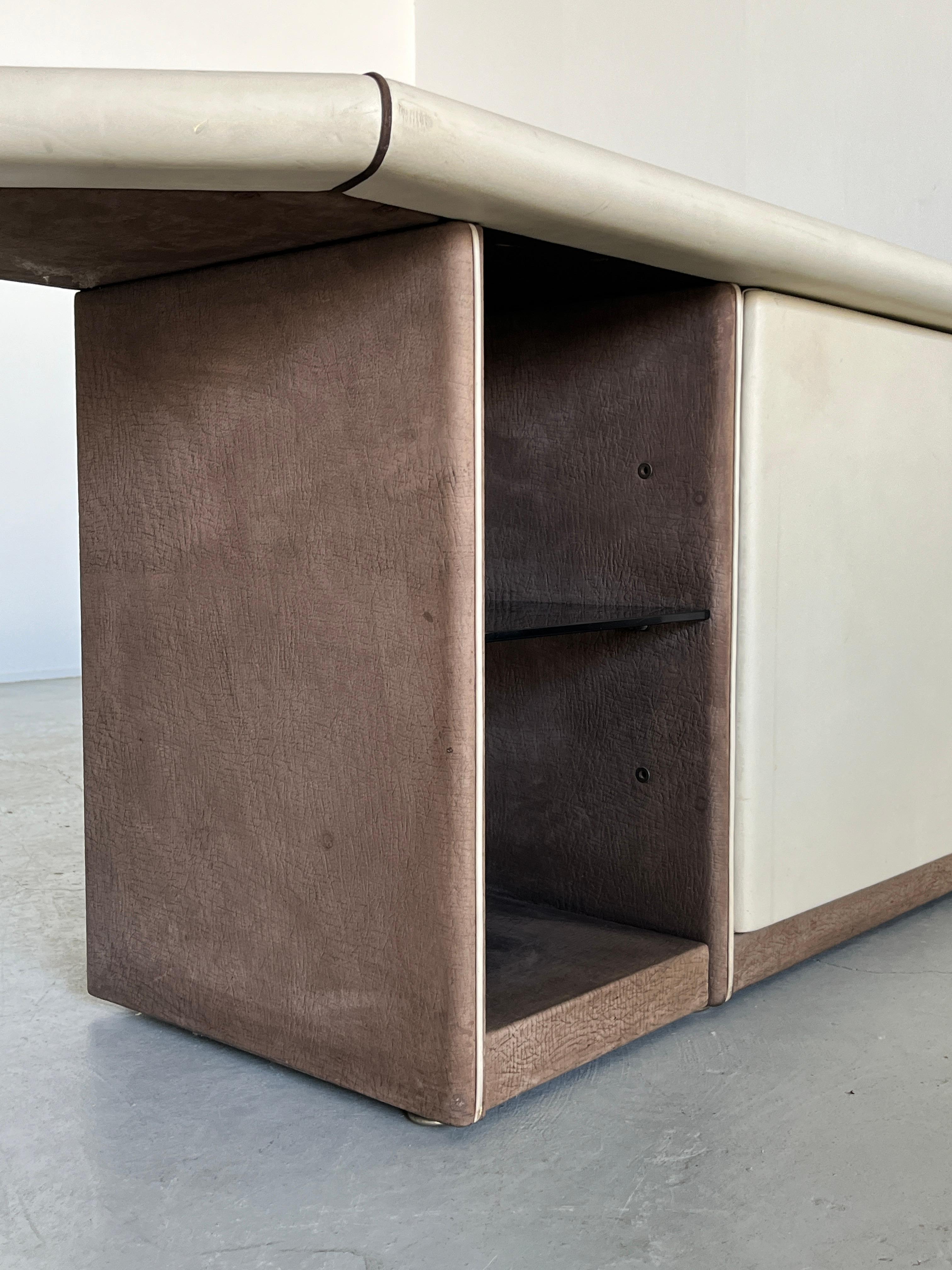Grande mobile console postmoderno 