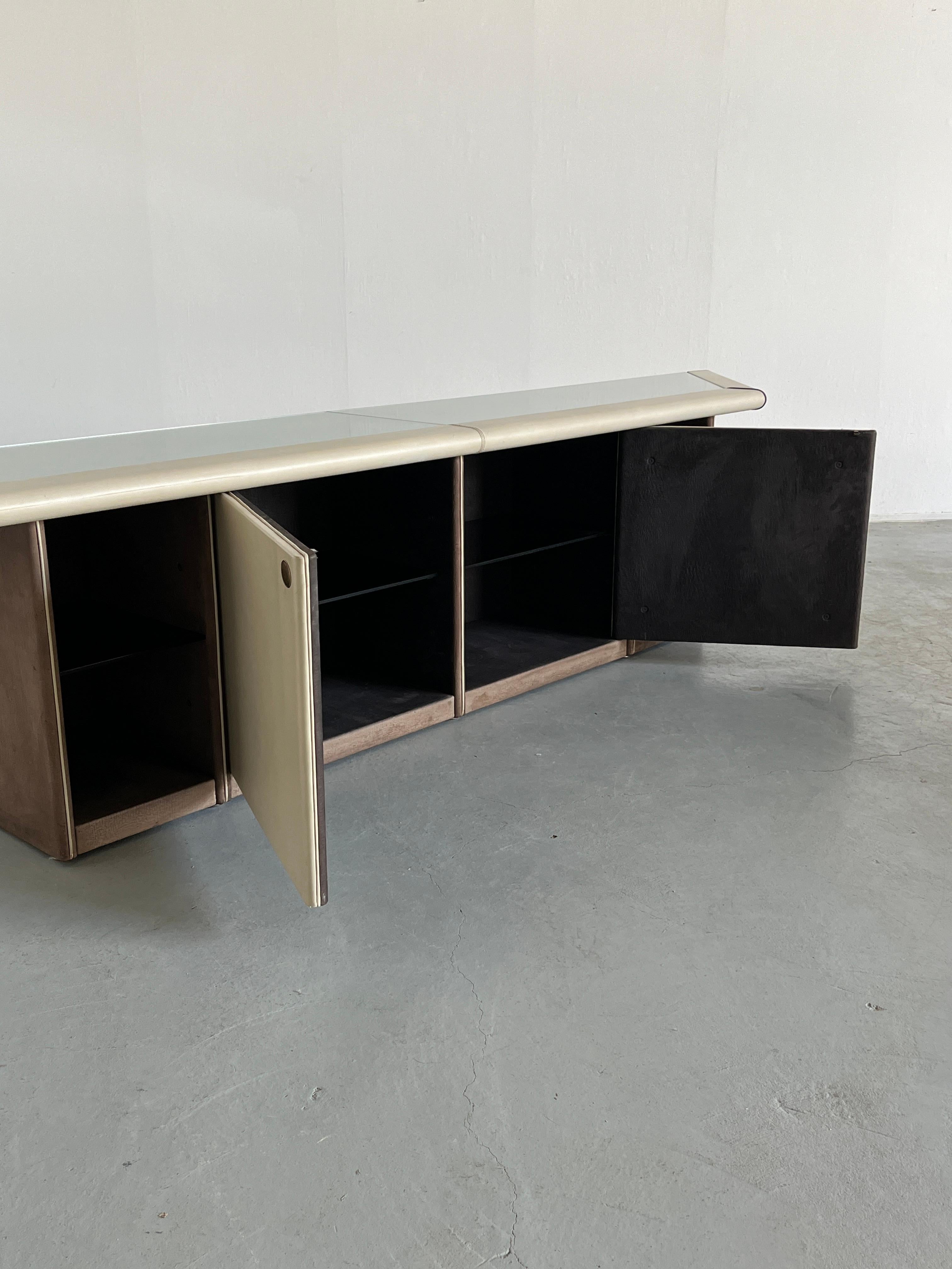 Pelle Grande mobile console postmoderno 