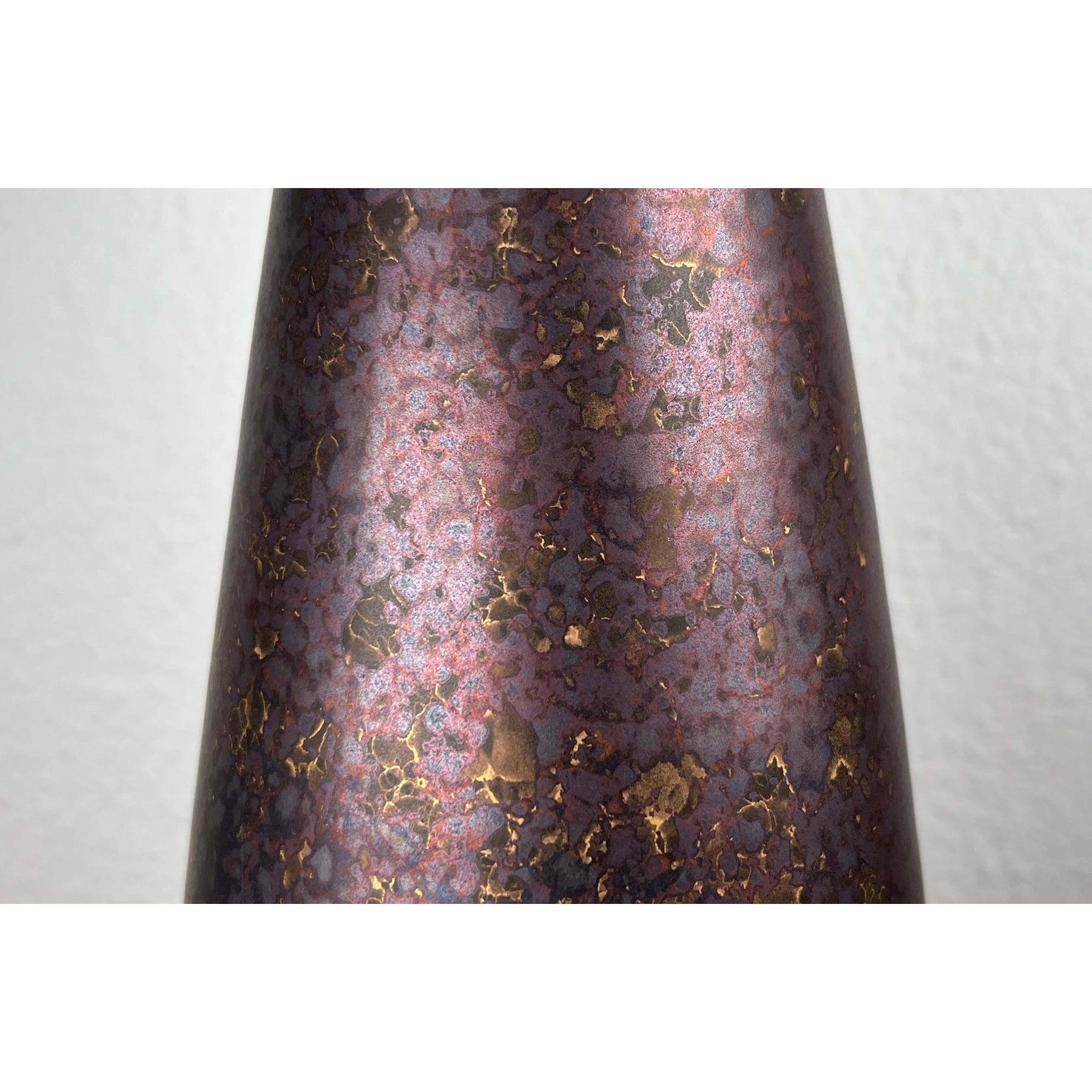 Gran jarrón de Studio Pottery alemán posmoderno de Jakob Leopold Knödgen para JLK Keramik, años 80, en muy buen estado. Diseñado de 1980 a 1989 Esta pieza tiene una marca de atribución.

Más información:
Materiales: Cerámica
Color: Azul
Periodo:
