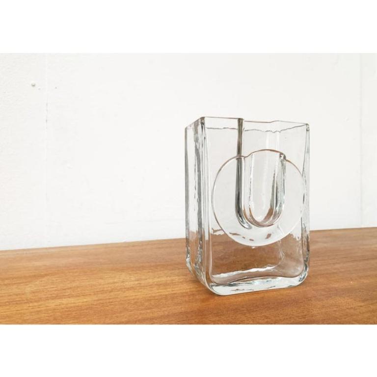 Grande vaso postmoderno in vetro di Rosenthal, anni '80, in ottime condizioni. Progettato dal 1980 al 1989 Questo pezzo ha un marchio di attribuzione.

Informazioni aggiuntive:
Materiali: Vetro
Stile: Postmoderno
Marchio: Rosenthal
Paese di origine:
