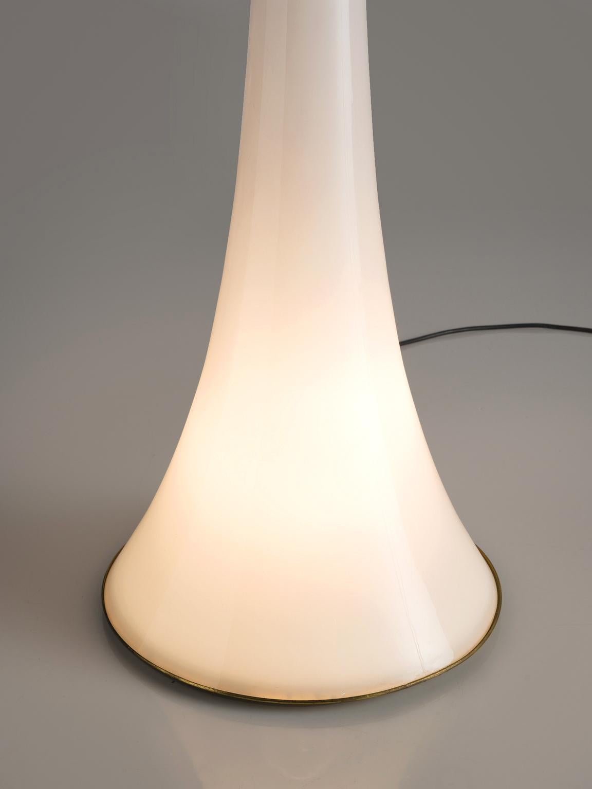 Large Postmodern Italian Floor Lamp in Opaline Glass In Good Condition In Waalwijk, NL