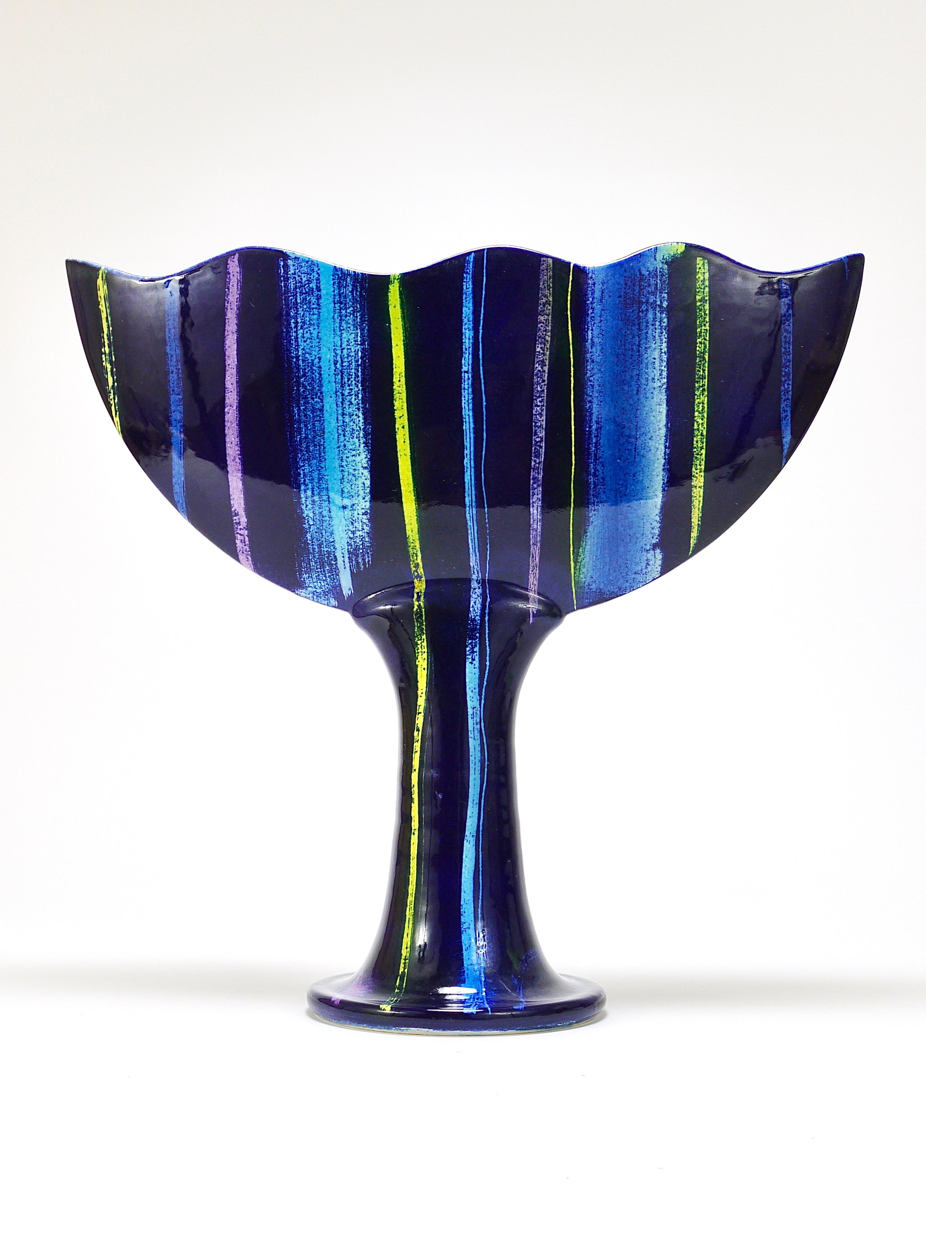 A beautiful sculptural post-modern ceramic vase by Jesper Packness, Denmark. A decorative piece with a cobalt blue shiny glaze and stripes in different colors. Signed on its underneath. In very good condition.
