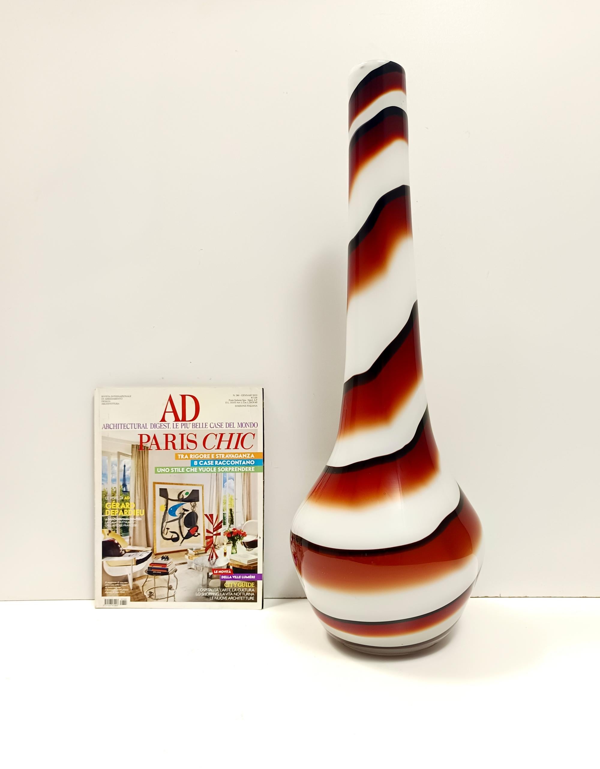 Große postmoderne Vase aus rotem, schwarzem und weißem Glas, Carlo Moretti zugeschrieben, Italien (Italienisch) im Angebot
