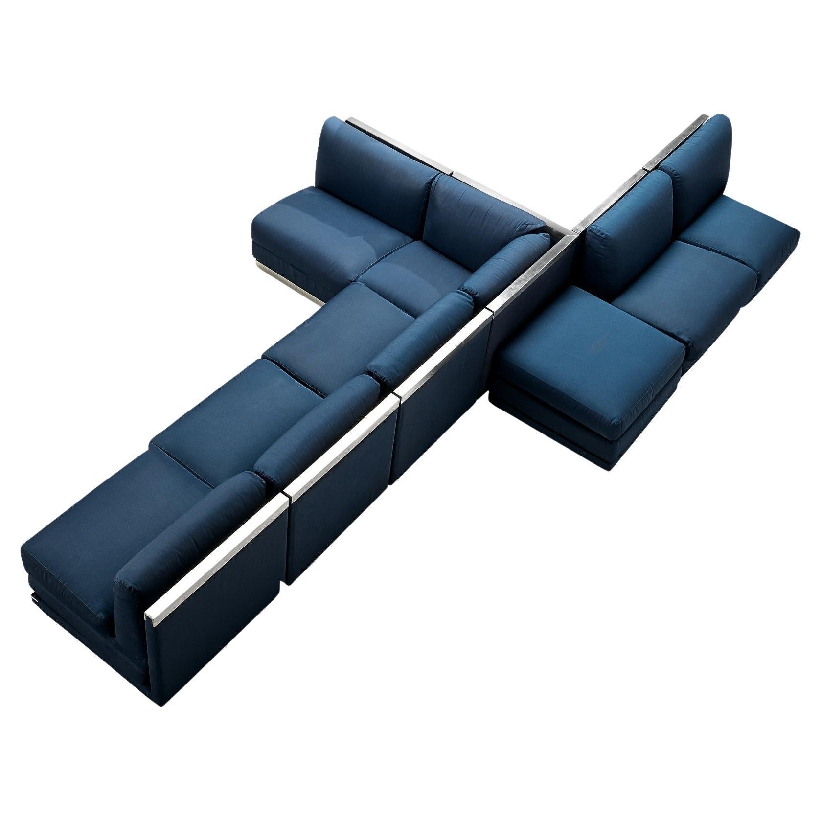 Großes postmodernes Sofa mit blauer Polsterung und Aluminiumbezug  im Angebot