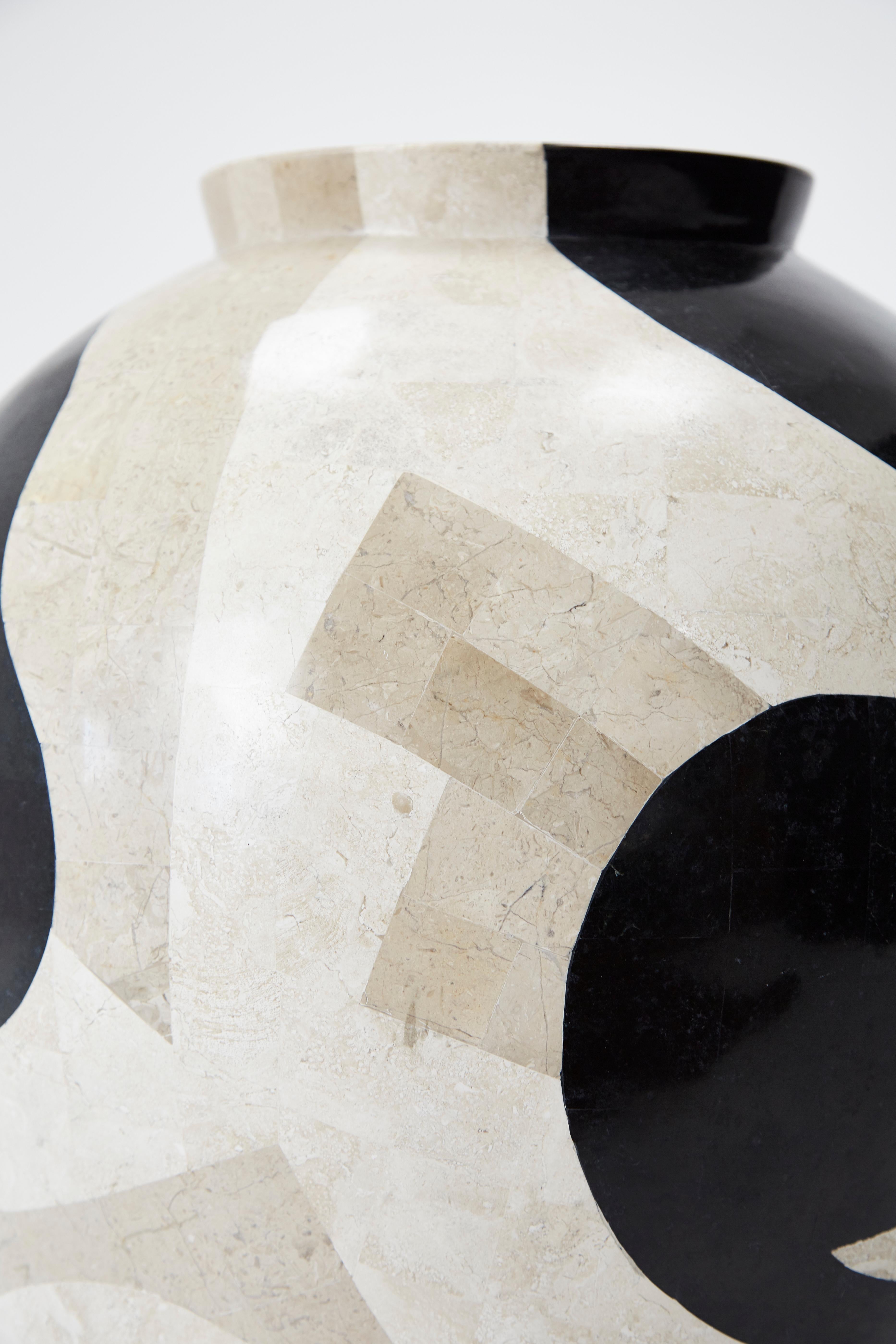 Large Postmodern Tessellated et Cetera Mango Jar Floor Vase, 1990s In Excellent Condition For Sale In Los Angeles, CA