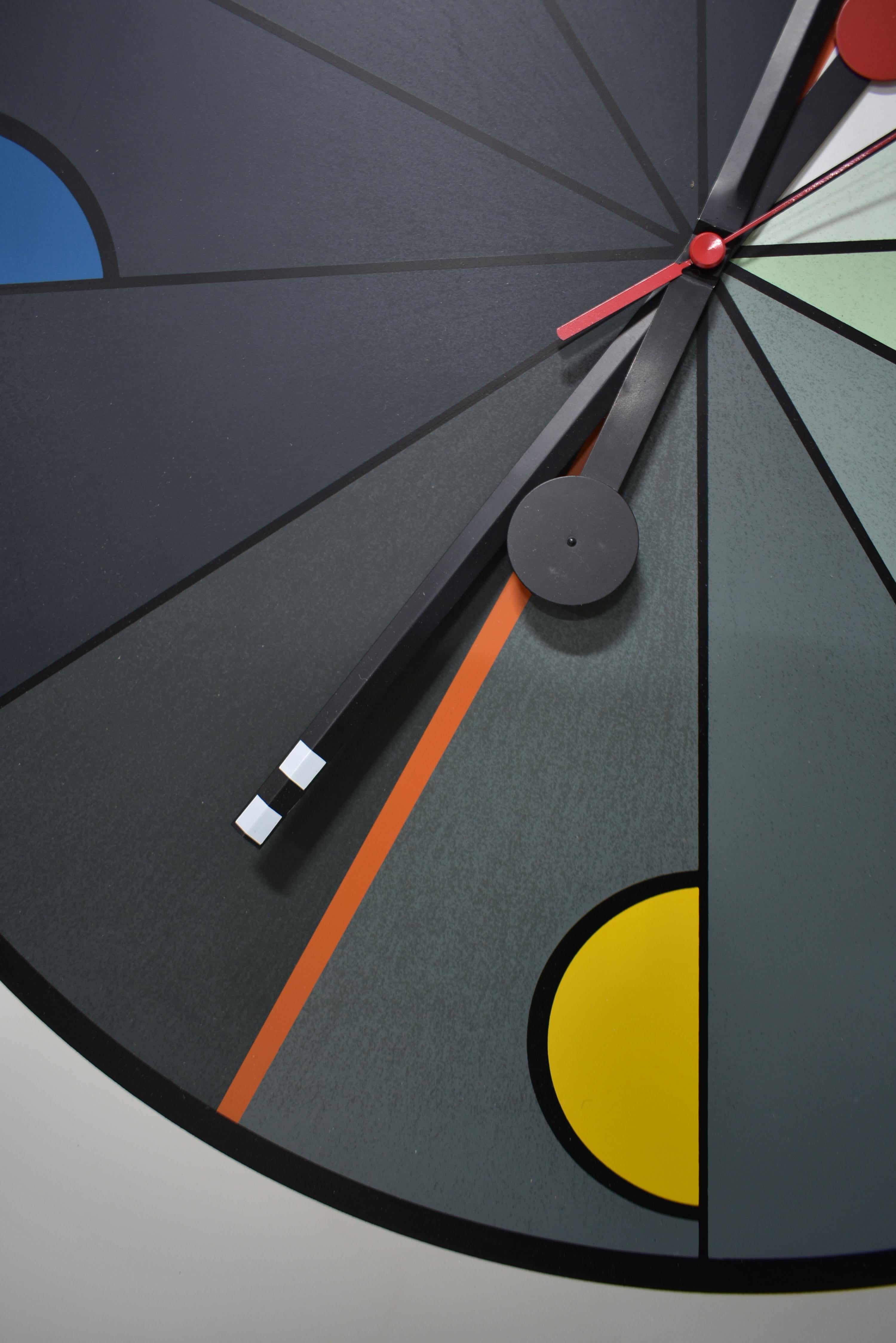 Postmoderne Grande horloge murale postmoderne Morphos Kloks:: Kurt B. Delbanco:: Acerbis Italie 1980