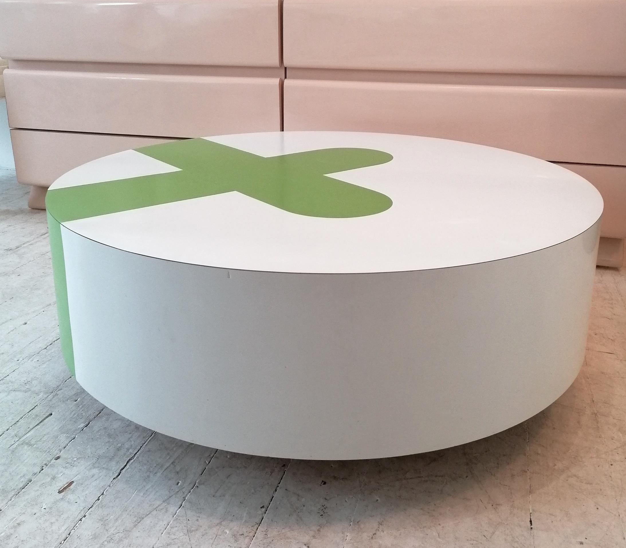Large Postmodern White & Green Laminate Coffee Table on Casters, USA 1980s 1990s For Sale 1