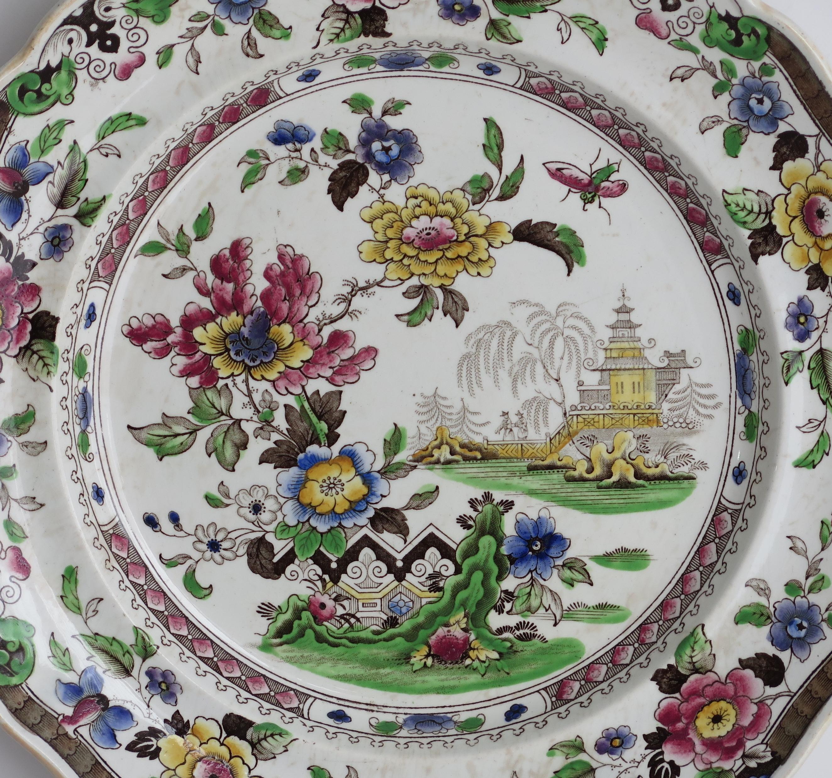 Chinoiseries Grande assiette à dîner en poterie de Zachariah Boyle, motif floral chinois, vers 1825 en vente