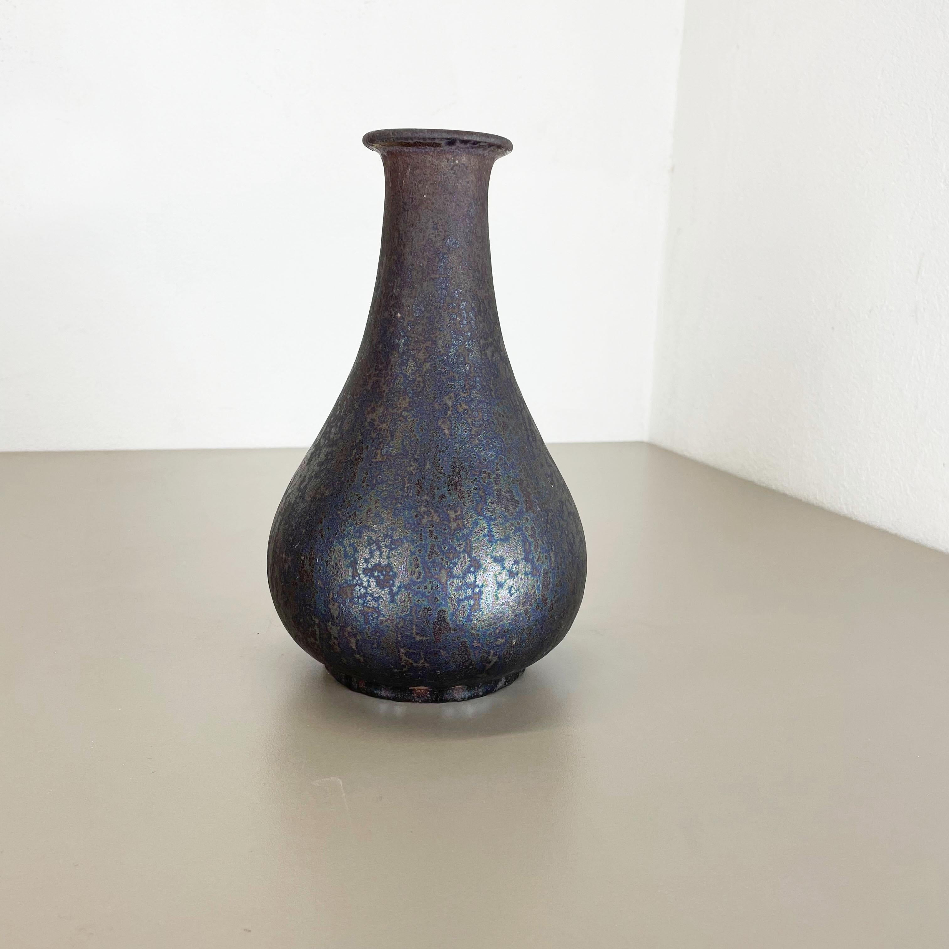 Article:

Fat lava art vase


Model: 830


Producer:

Ruscha, Germany



Decade:

1970s




This original vintage vase was produced in the 1970s in Germany. It is made of ceramic pottery in fat lava optic with abstract