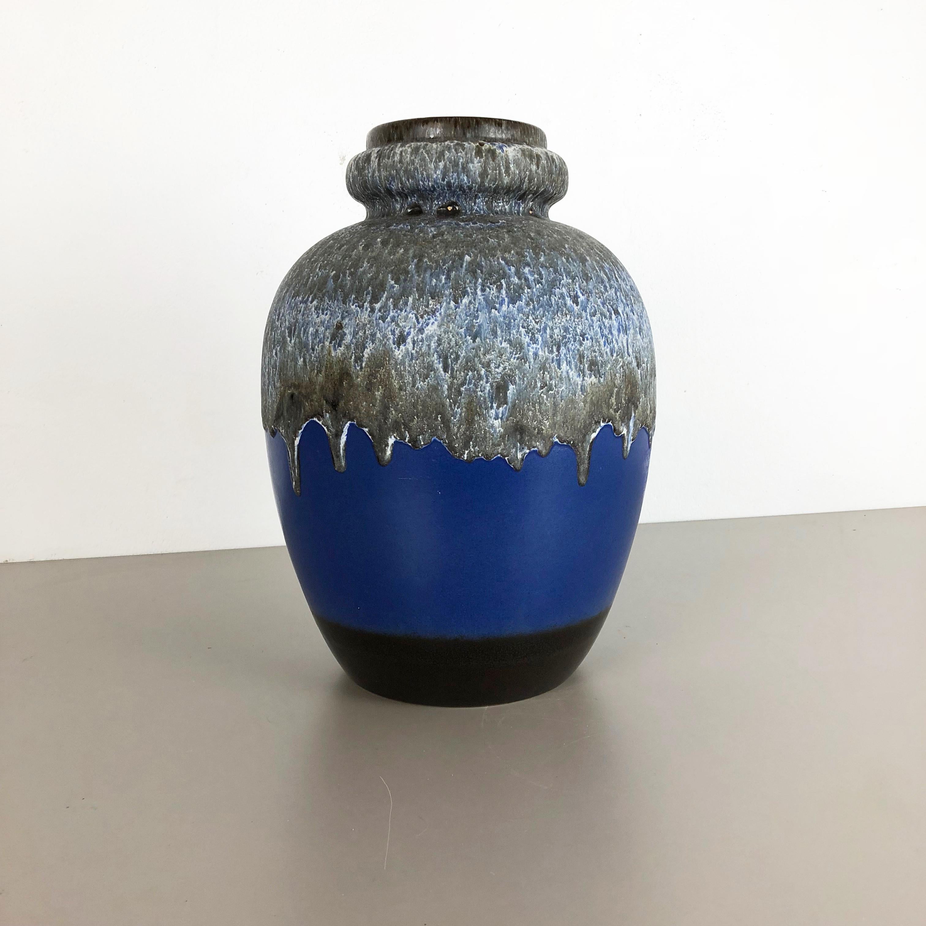 Article:

Fat lava art vase extra large version


Model: 286-42


Producer:

Scheurich, Germany



Decade:

1970s


Description:

This original vintage vase was produced in the 1970s in Germany. it is made of ceramic pottery in