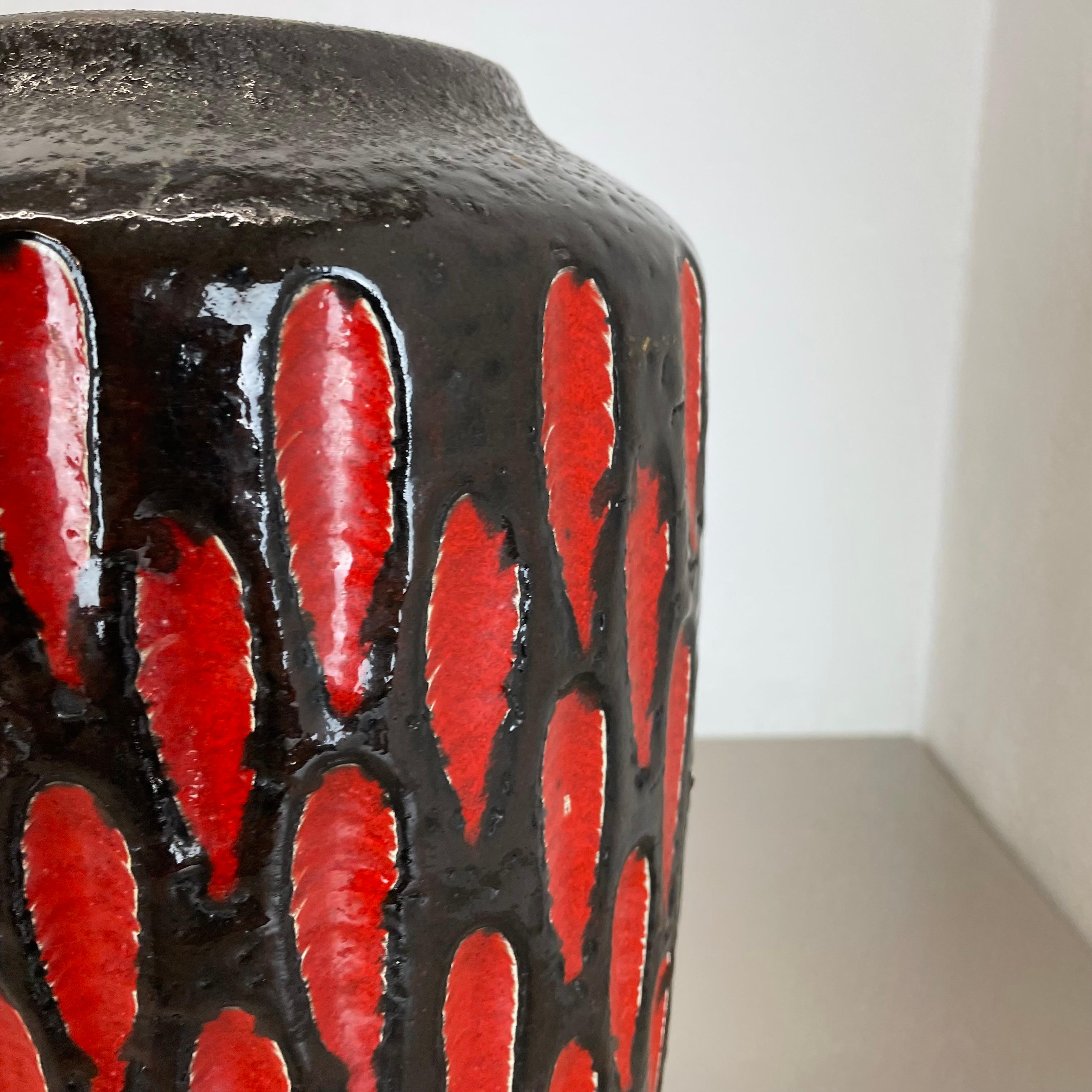 Grand vase de sol en poterie de lave grasse « fraise » 517-38 fabriqué par Scheurich, 1970 en vente 3