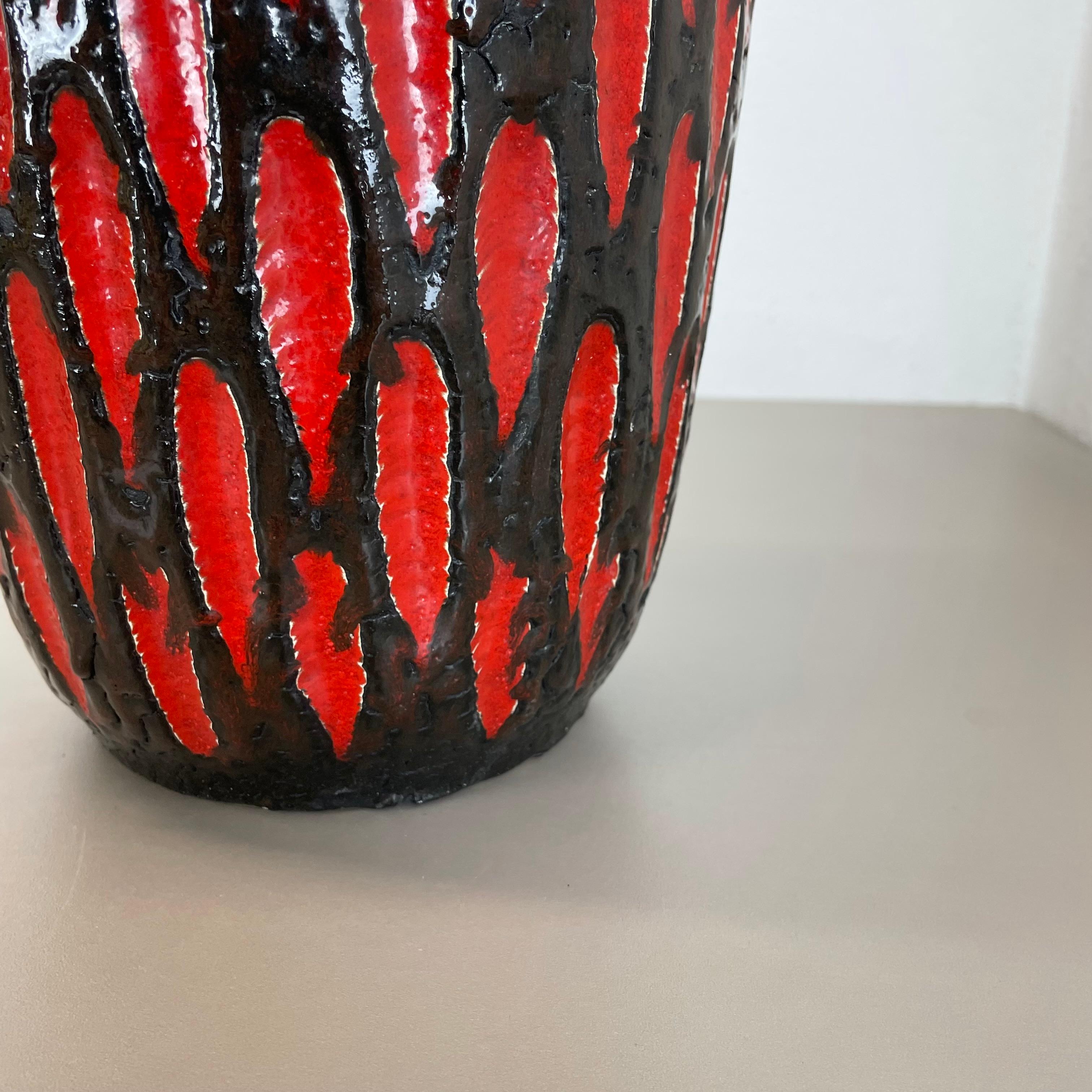 Grand vase de sol en poterie de lave grasse « fraise » 517-38 fabriqué par Scheurich, 1970 en vente 6