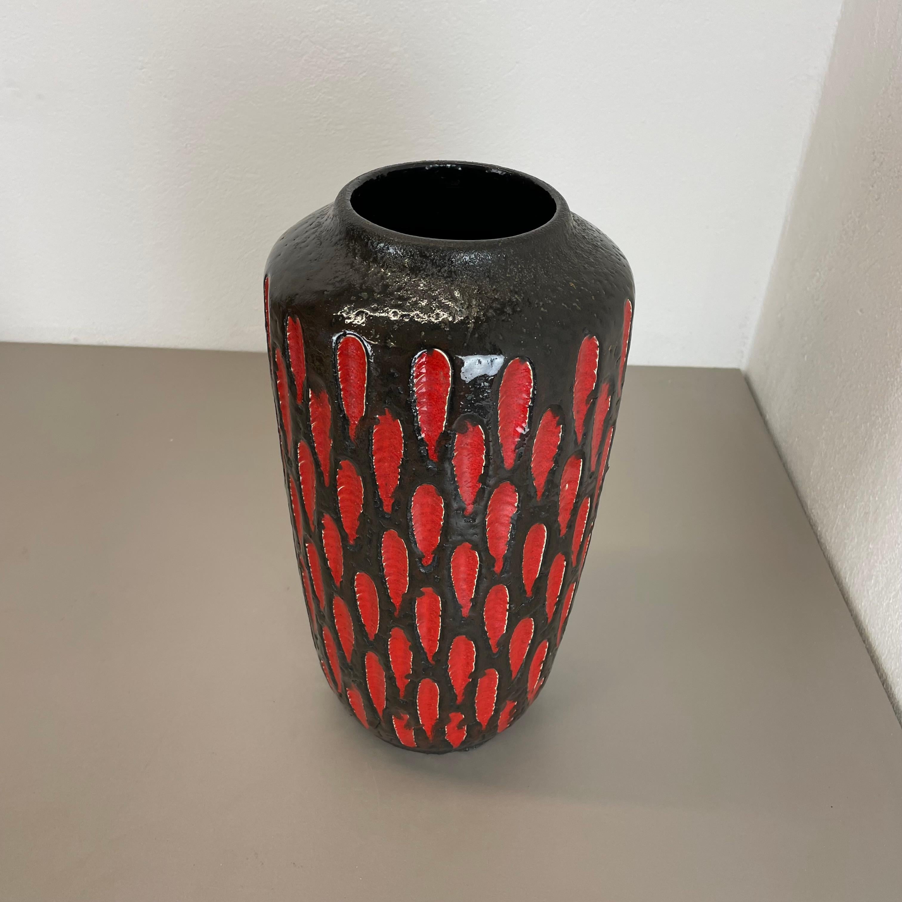 Allemand Grand vase de sol en poterie de lave grasse « fraise » 517-38 fabriqué par Scheurich, 1970 en vente