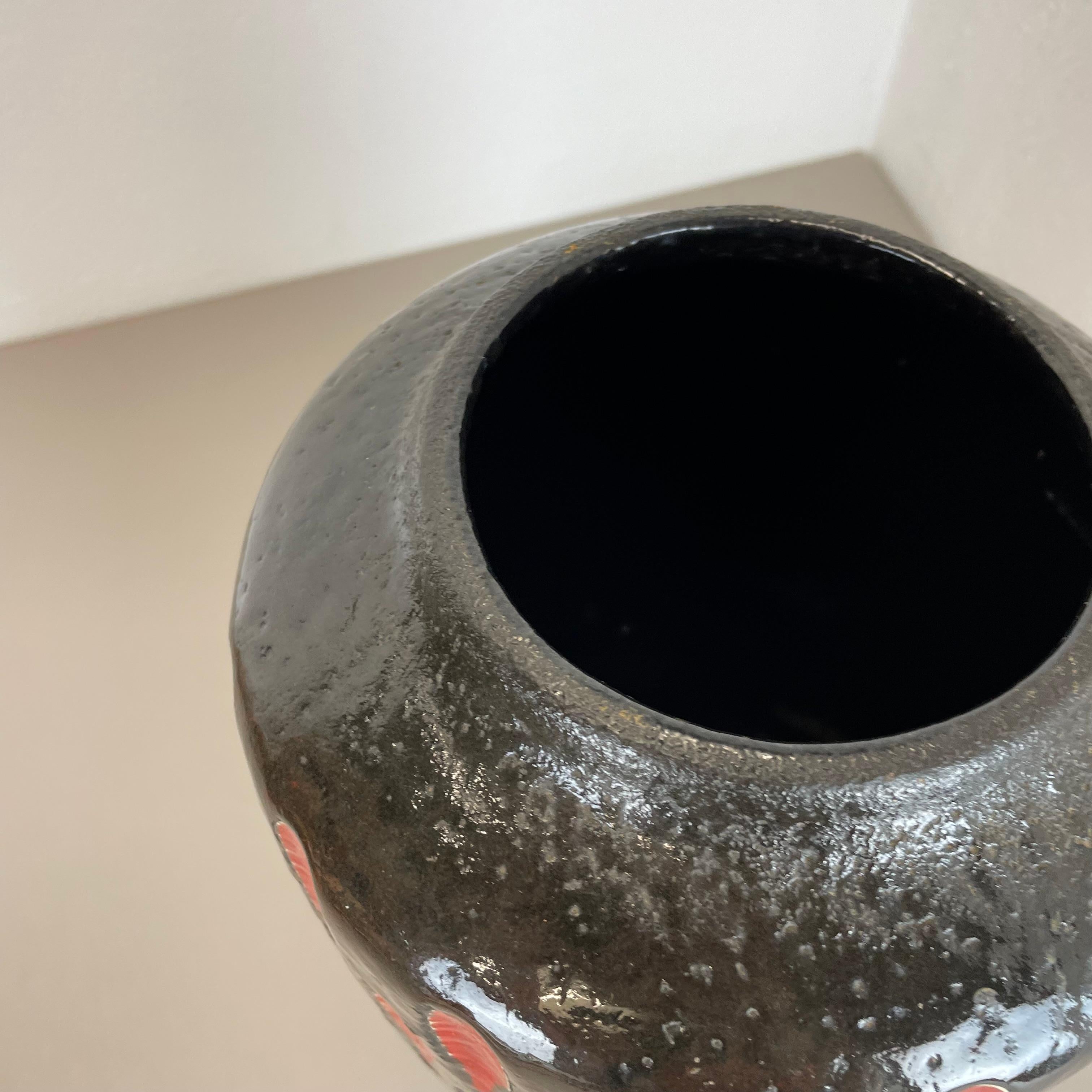 Grand vase de sol en poterie de lave grasse « fraise » 517-38 fabriqué par Scheurich, 1970 en vente 1