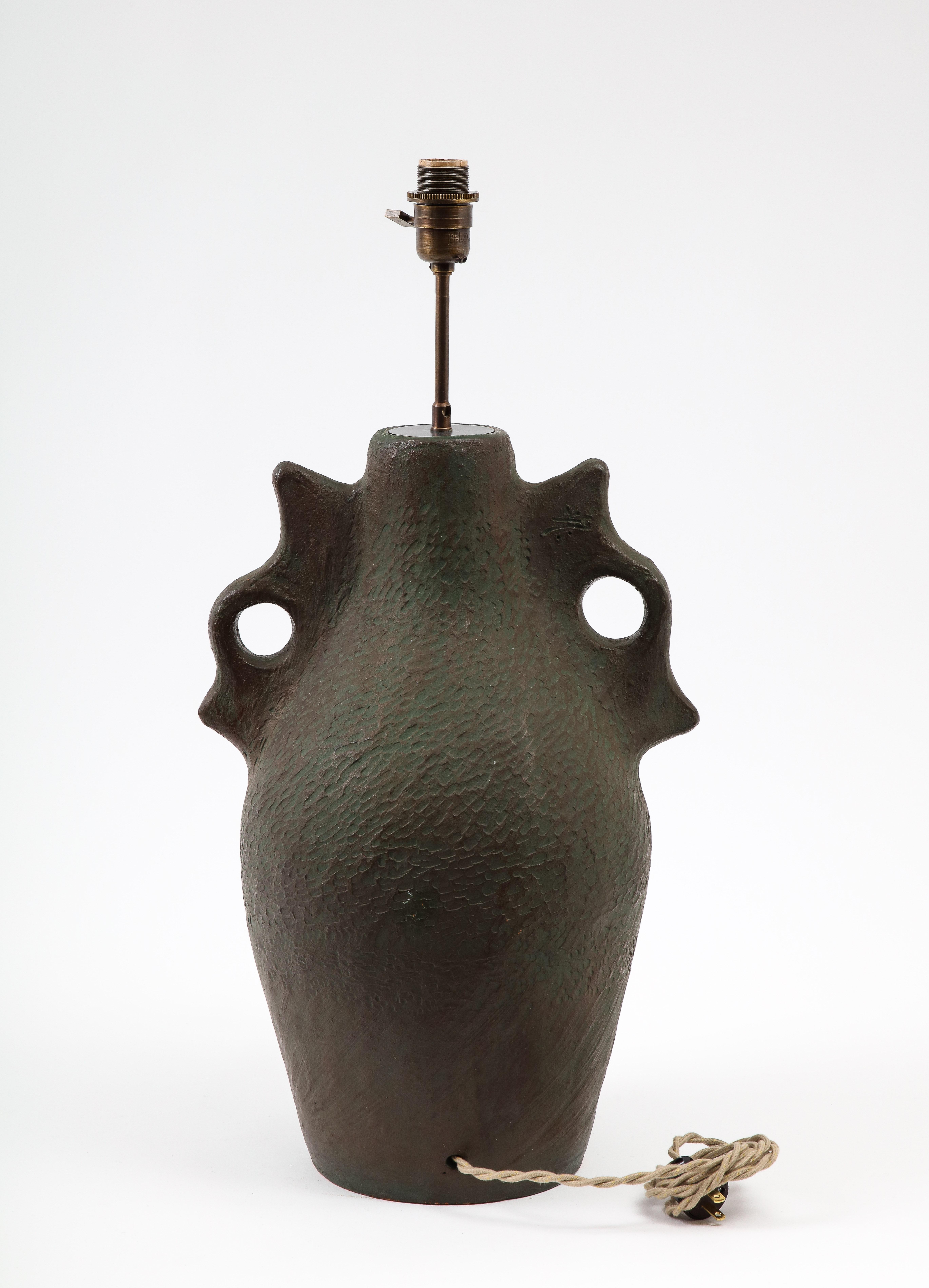 Grande lampe en poterie. France années 1960 Bon état - En vente à New York, NY