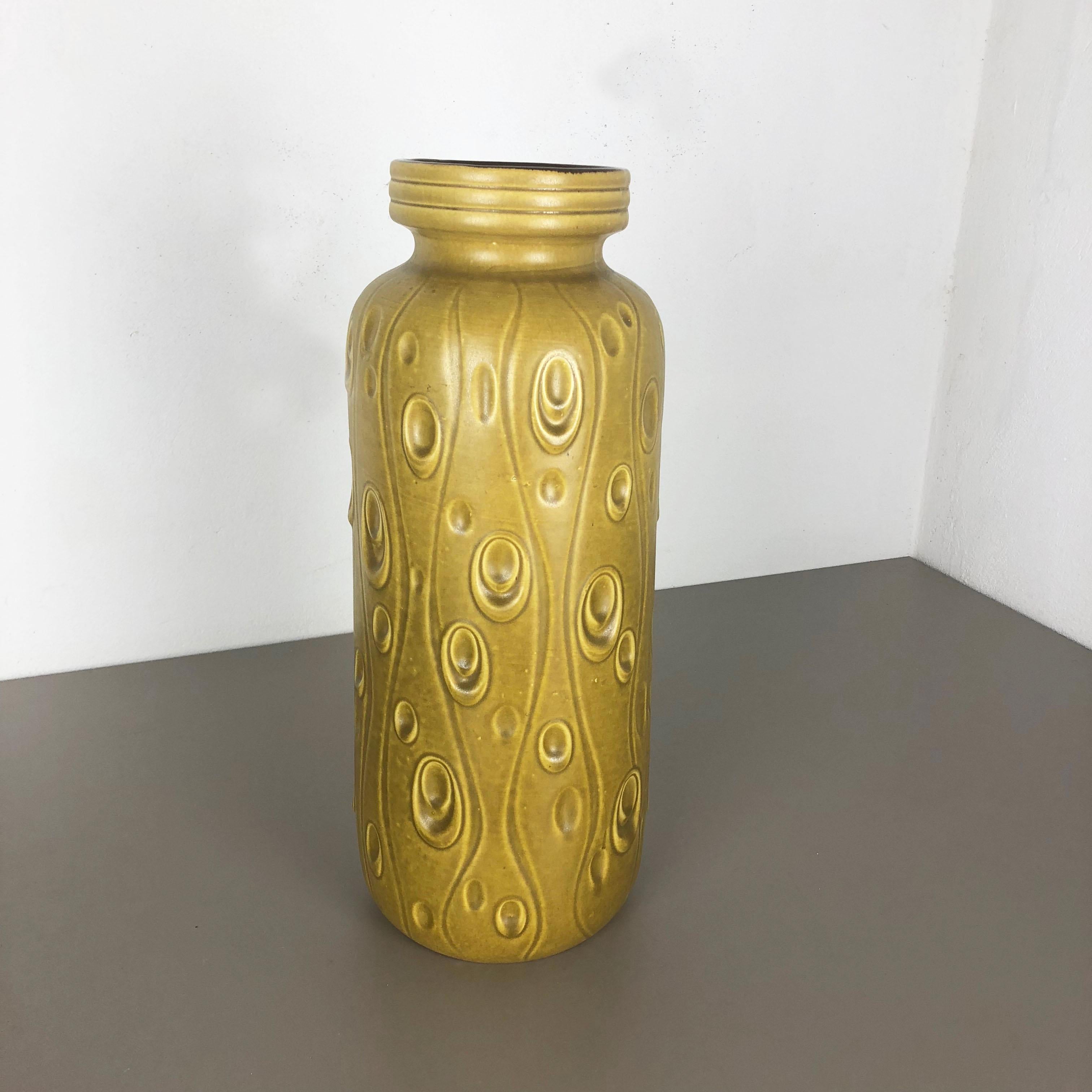 Article:

Fat lava art vase extra large version


Model: 288-51


Producer:

Scheurich, Germany



Decade:

1970s




This original vintage vase was produced in the 1970s in Germany. It is made of ceramic pottery with abstract