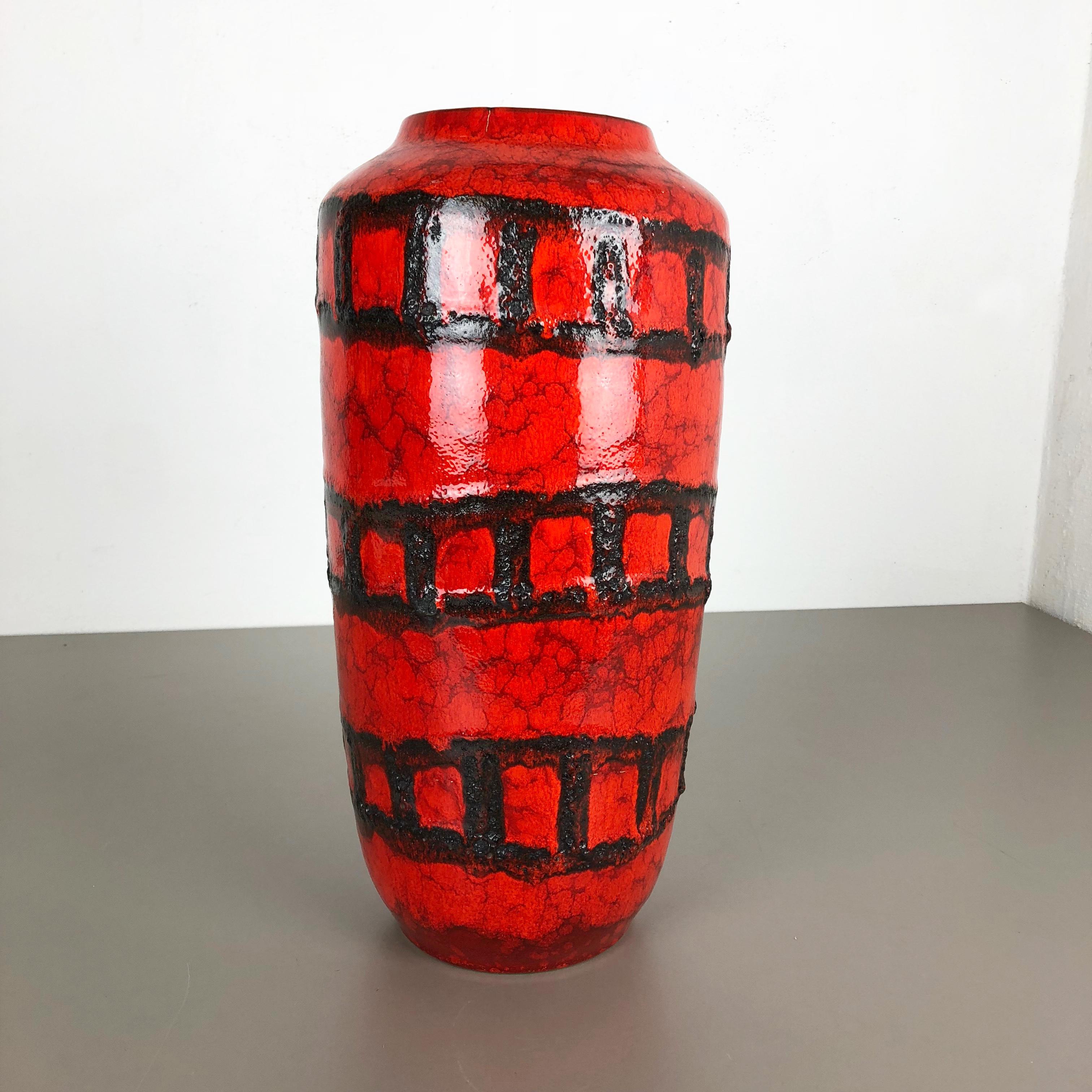 Article:

Fat lava art vase extra large version


Model: 517-45


Producer:

Scheurich, Germany



Decade:

1970s


Description:

This original vintage vase was produced in the 1970s in Germany. It is made of ceramic pottery in