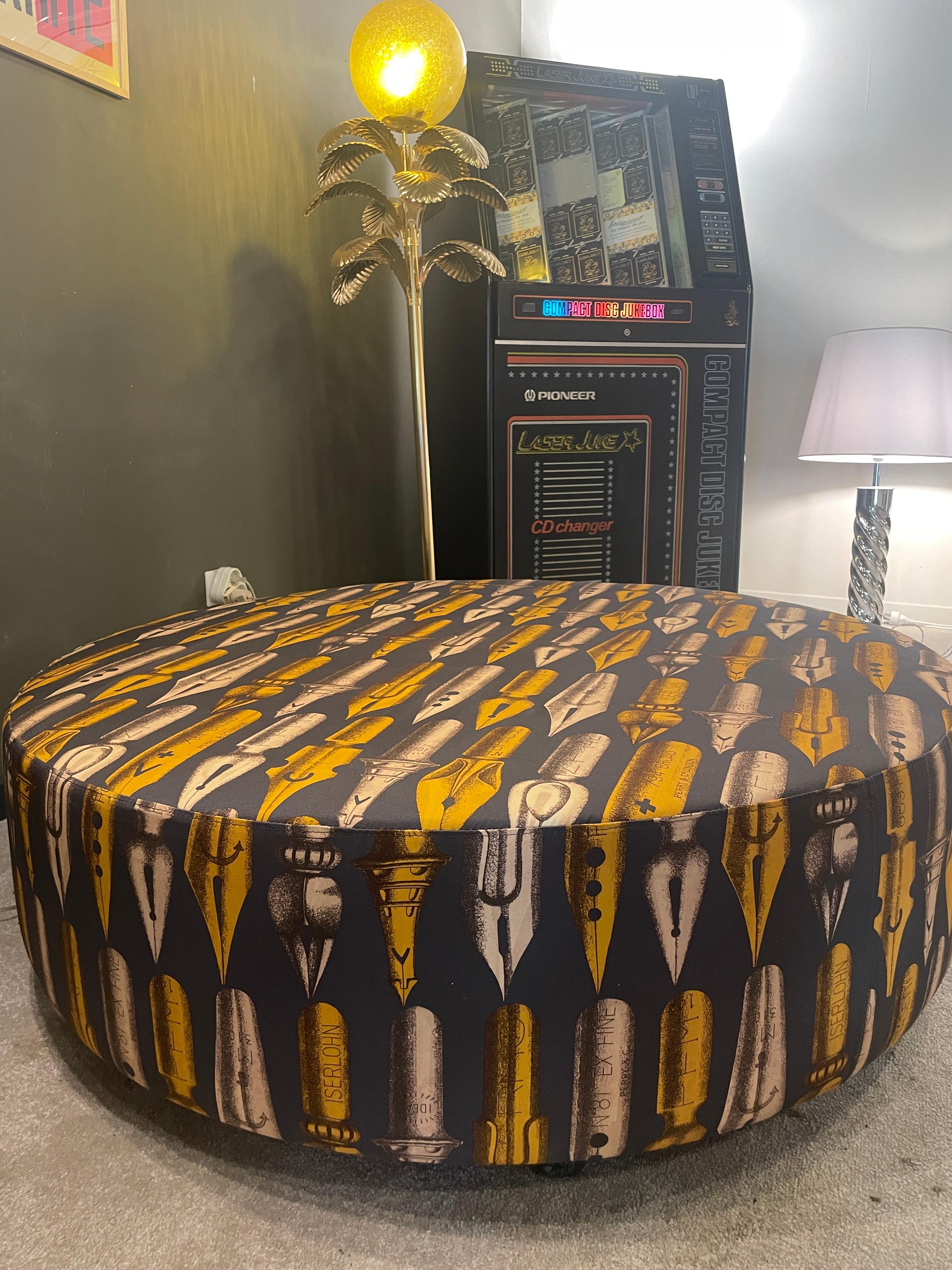 Large Pouf Ottoman 1950 by Fornasetti, Italy, Wheels Mid Century XXL Fabric In Excellent Condition For Sale In L'Isle sur la Sorgue, FR