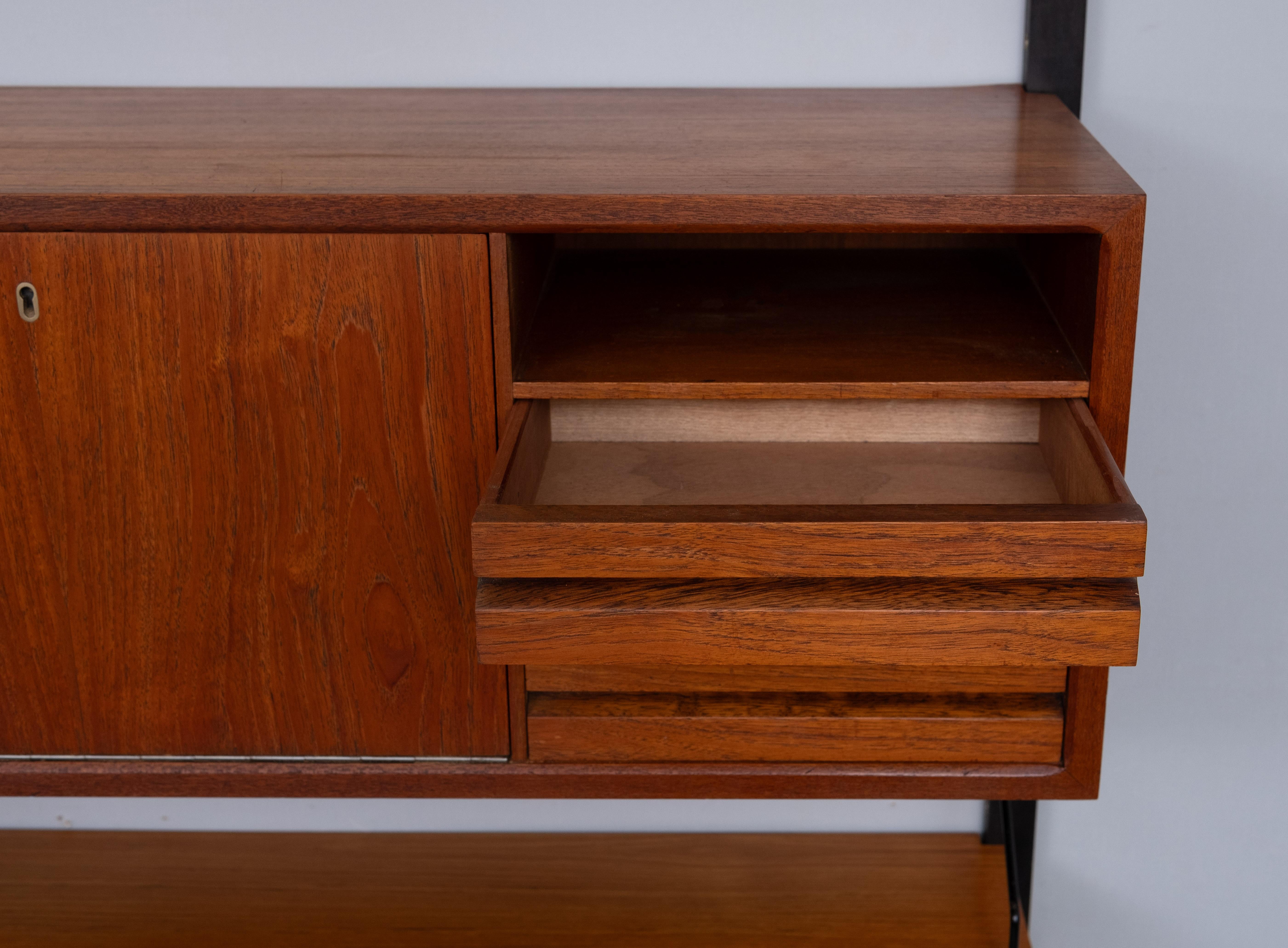 Mid-Century moderno Grande Poul  Cadovius  Sistema di pareti in teak per Royal System  Danimarca in vendita