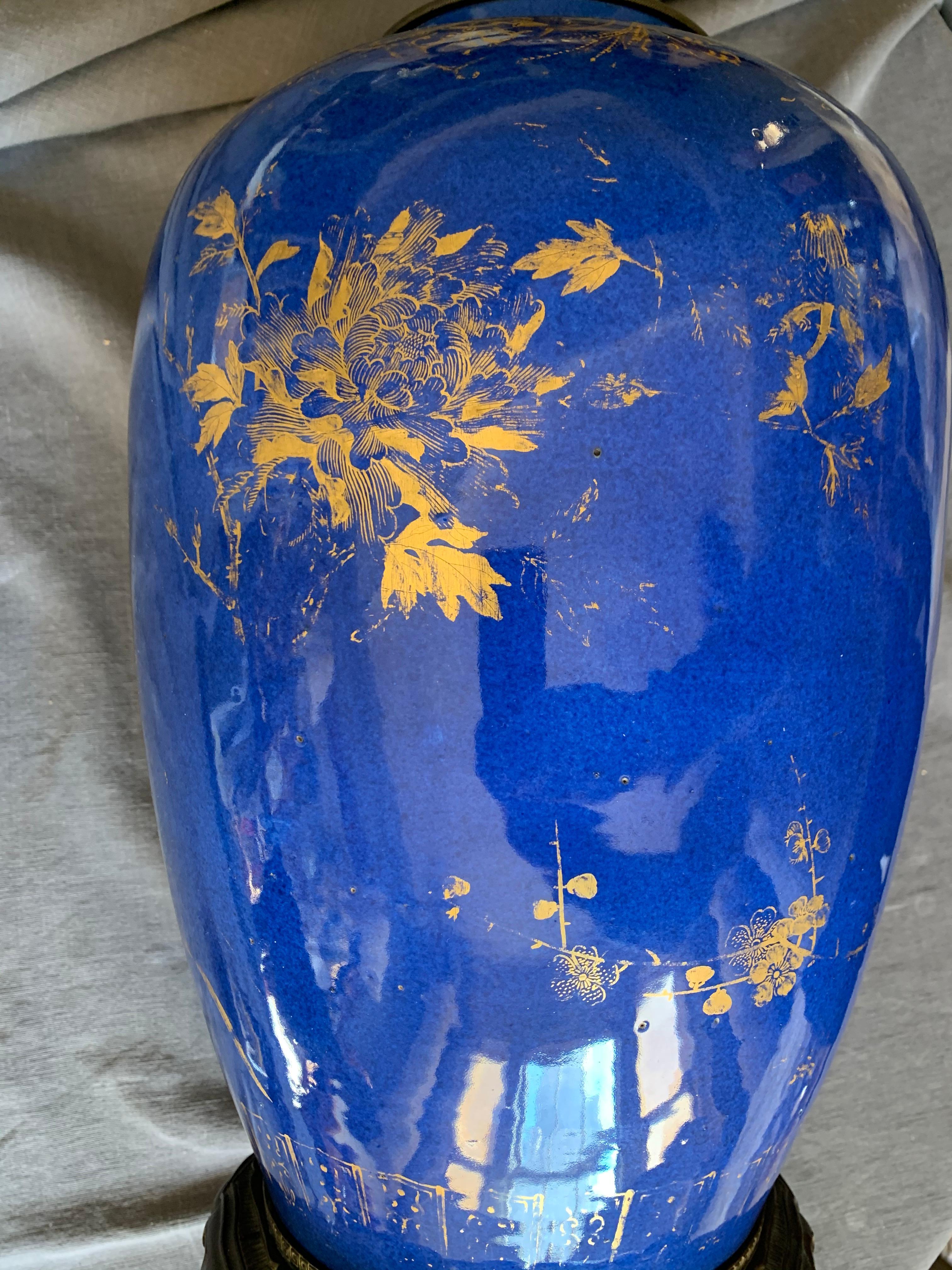 Grande lampe Kangxi bleu poudré et dorée en vente 5