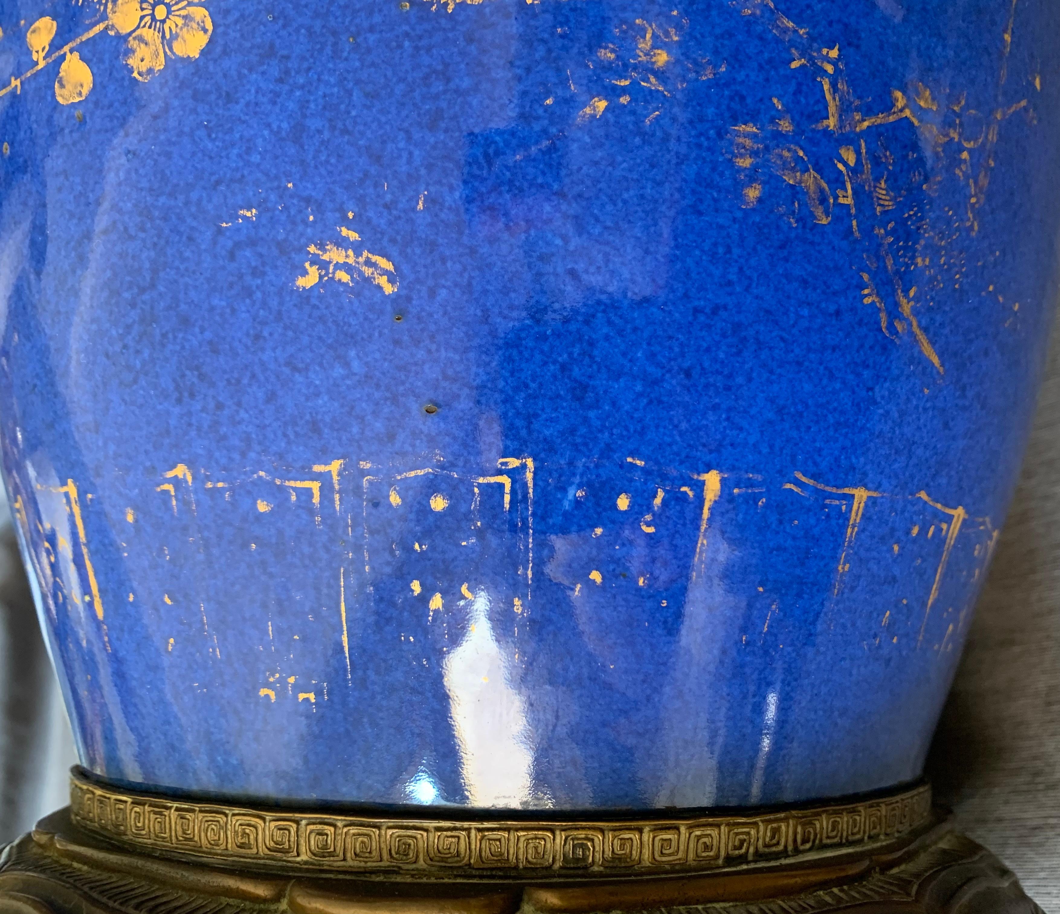 Grande lampe Kangxi bleu poudré et dorée en vente 6