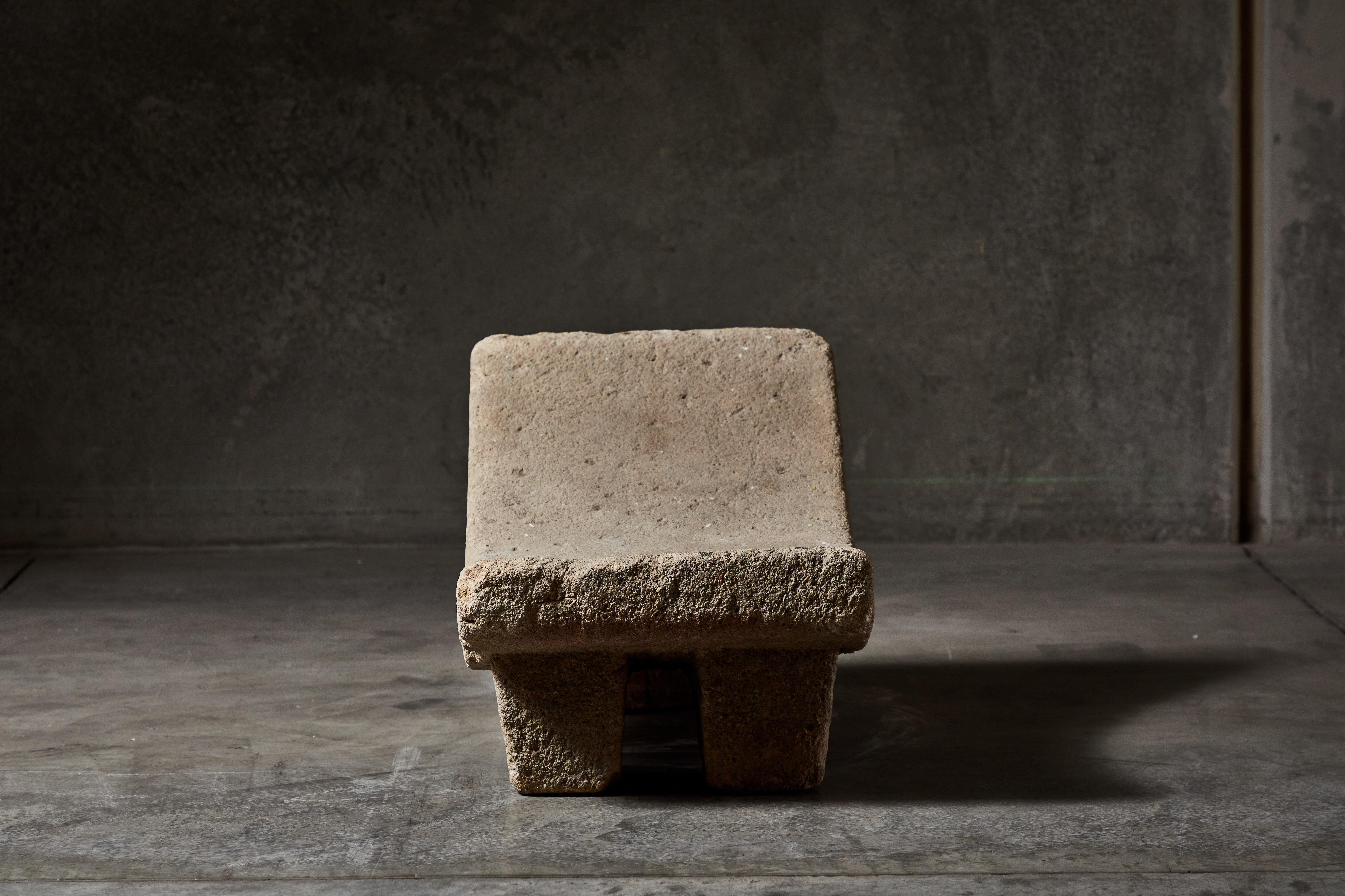 Large Pre-Columbian Stone Metate In Good Condition In Los Angeles, CA