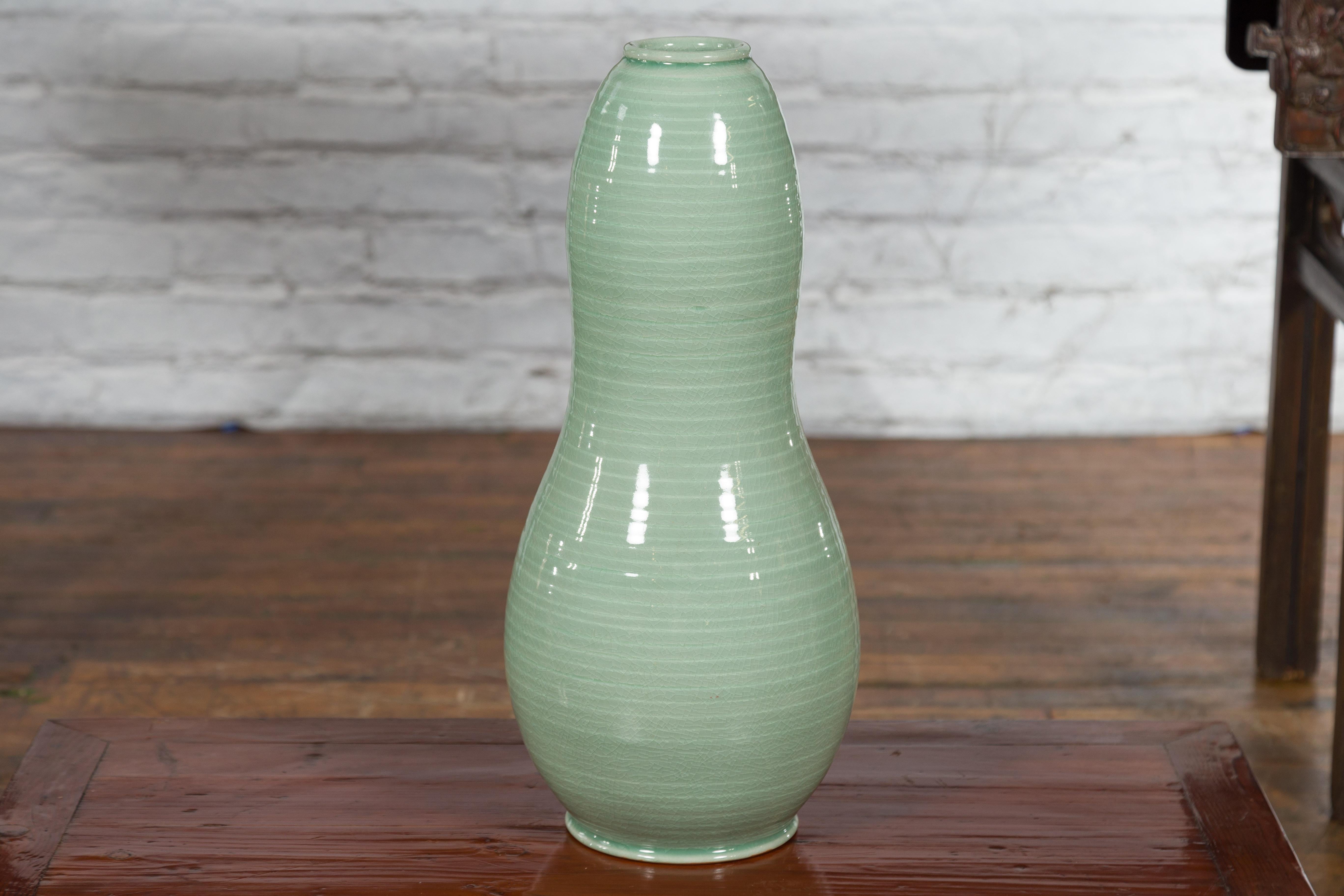 Große Prem Collection Chiang Mai Vase in Kürbisform mit grüner Glasur im Angebot 4