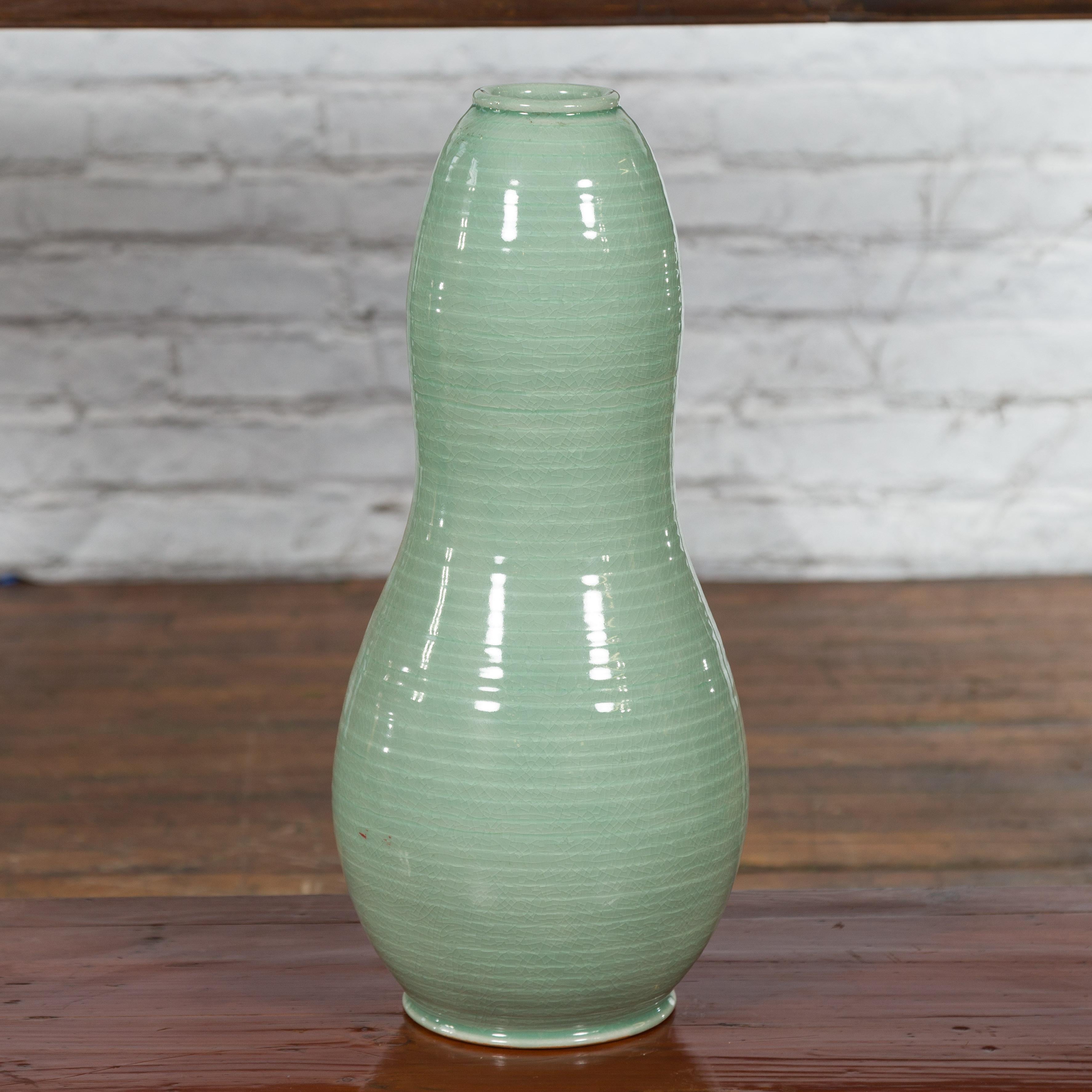 Große Prem Collection Chiang Mai Vase in Kürbisform mit grüner Glasur (Glasiert) im Angebot