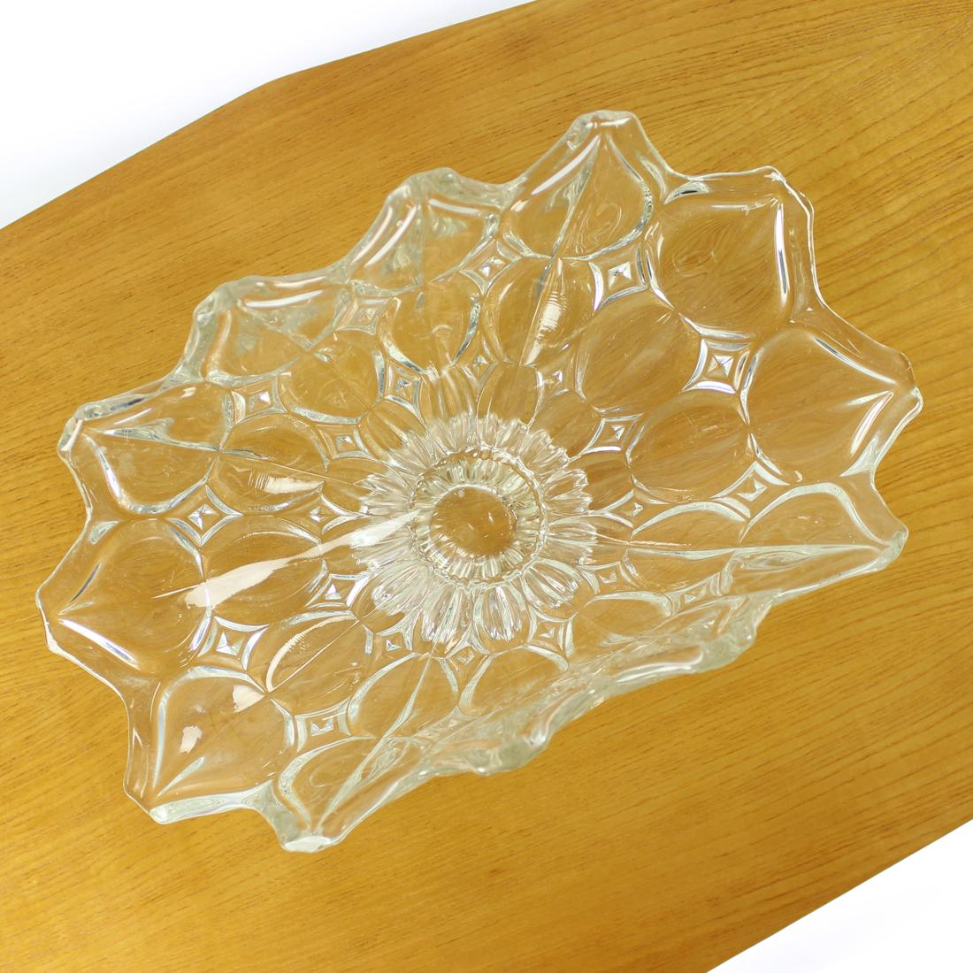 Large Pressed Glass Bowl, Tulip Collection Hermanowa Hut, 1957 For Sale 4
