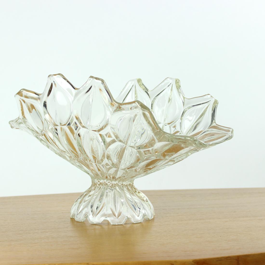 Gran cuenco de vidrio prensado, Colección Tulipán Hermanowa Hut, 1957 en venta 9