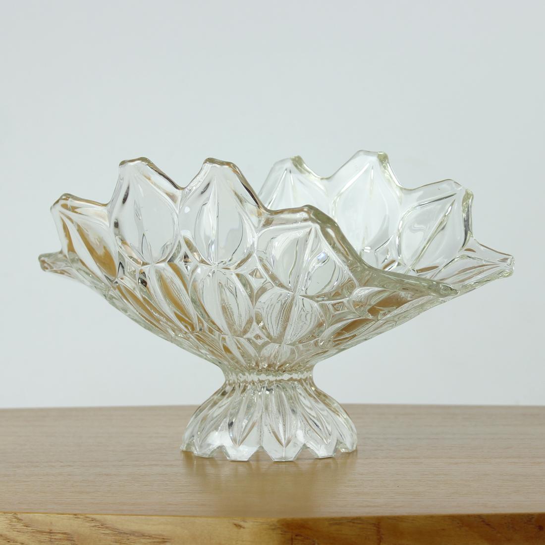 Mid-Century Modern Large Pressed Glass Bowl, Tulip Collection Hermanowa Hut, 1957 For Sale