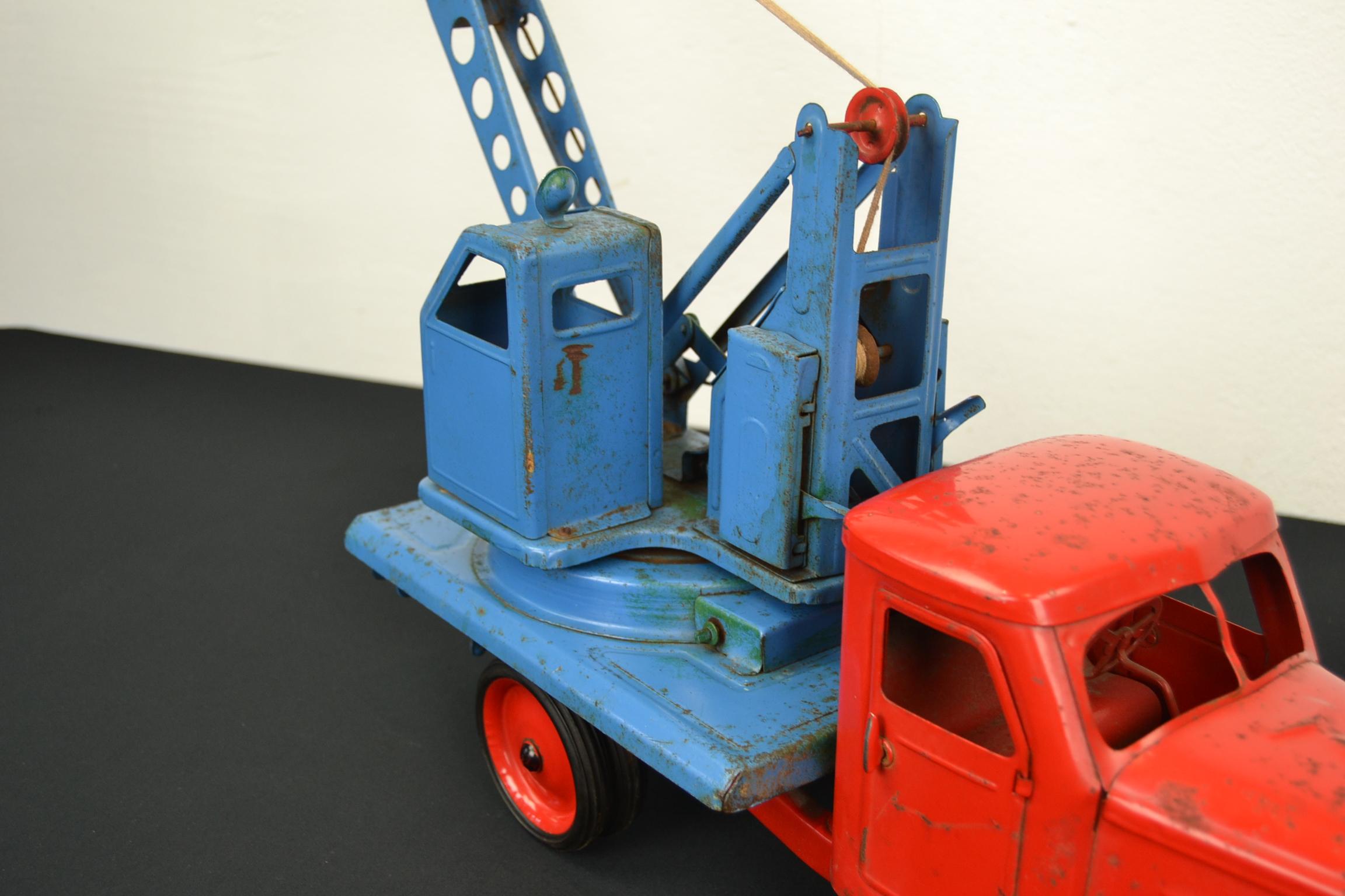 Large Pressed Steel Soviet Crane Truck Toy ZIS 150, 1960s For Sale 2