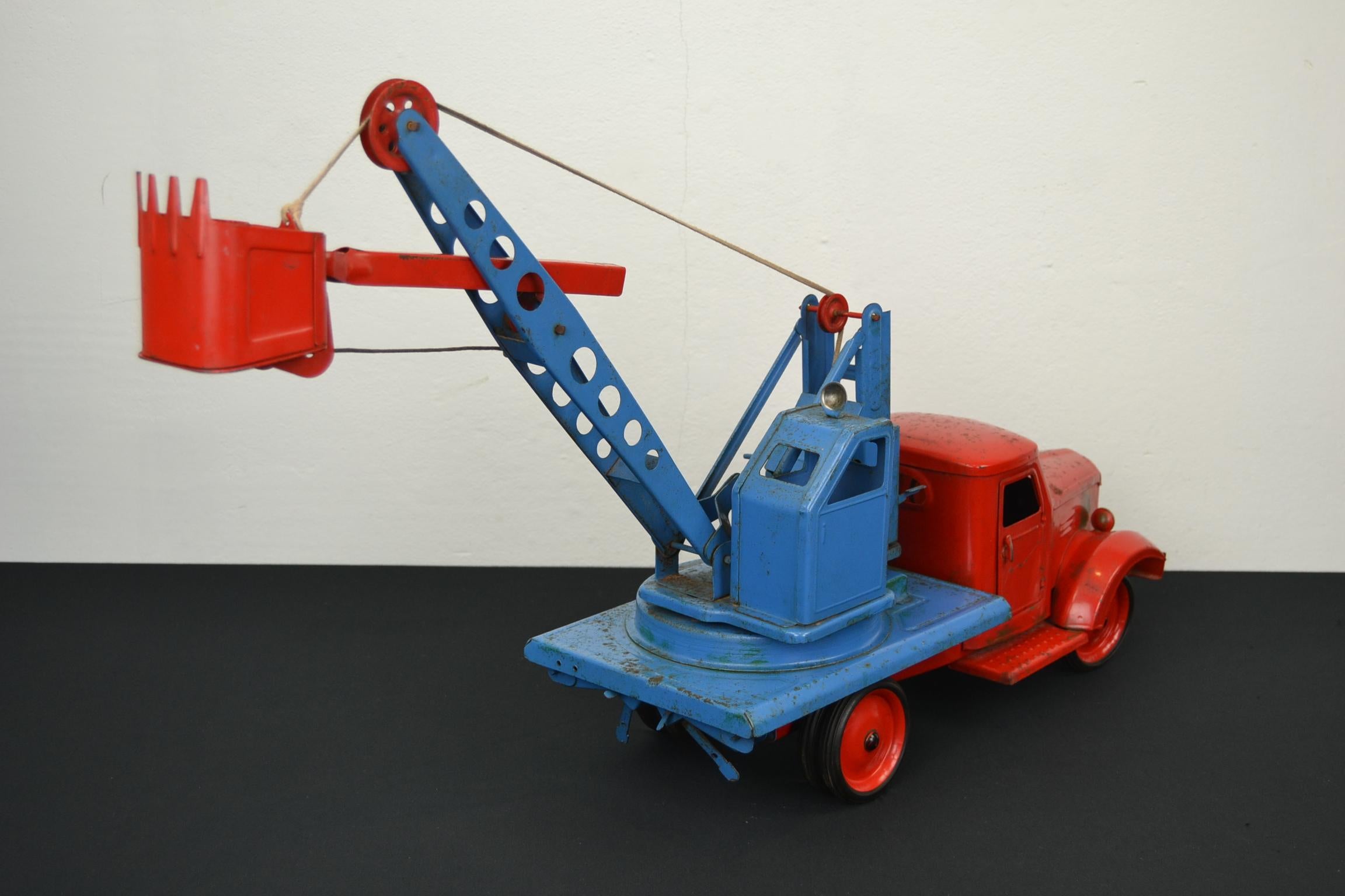 Large Pressed Steel Soviet Crane Truck Toy ZIS 150, 1960s For Sale 3