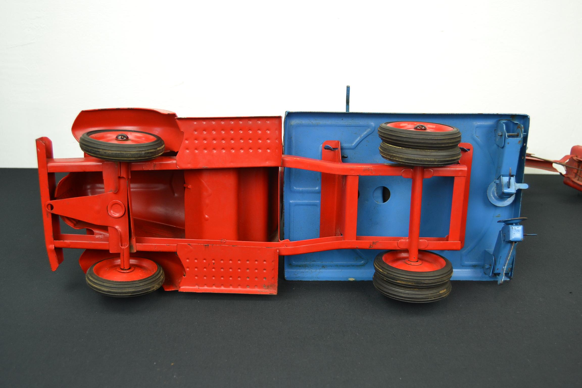 Großes sowjetisches Crane Truck-Spielzeug aus Pressstahl ZIS 150, 1960er Jahre im Angebot 8