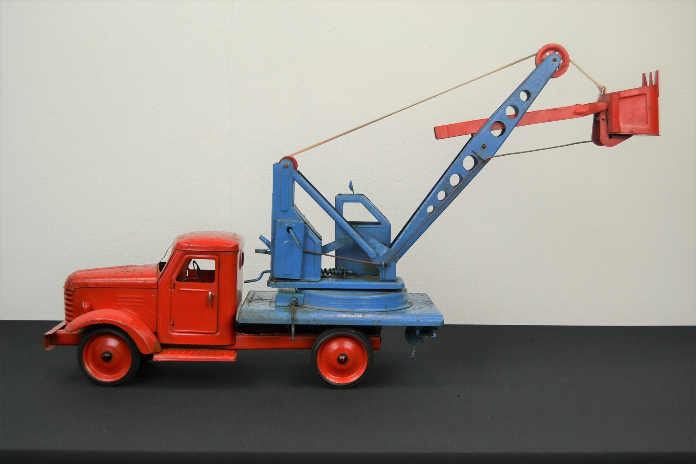 Large Pressed Steel Soviet Crane Truck Toy ZIS 150, 1960s For Sale 9