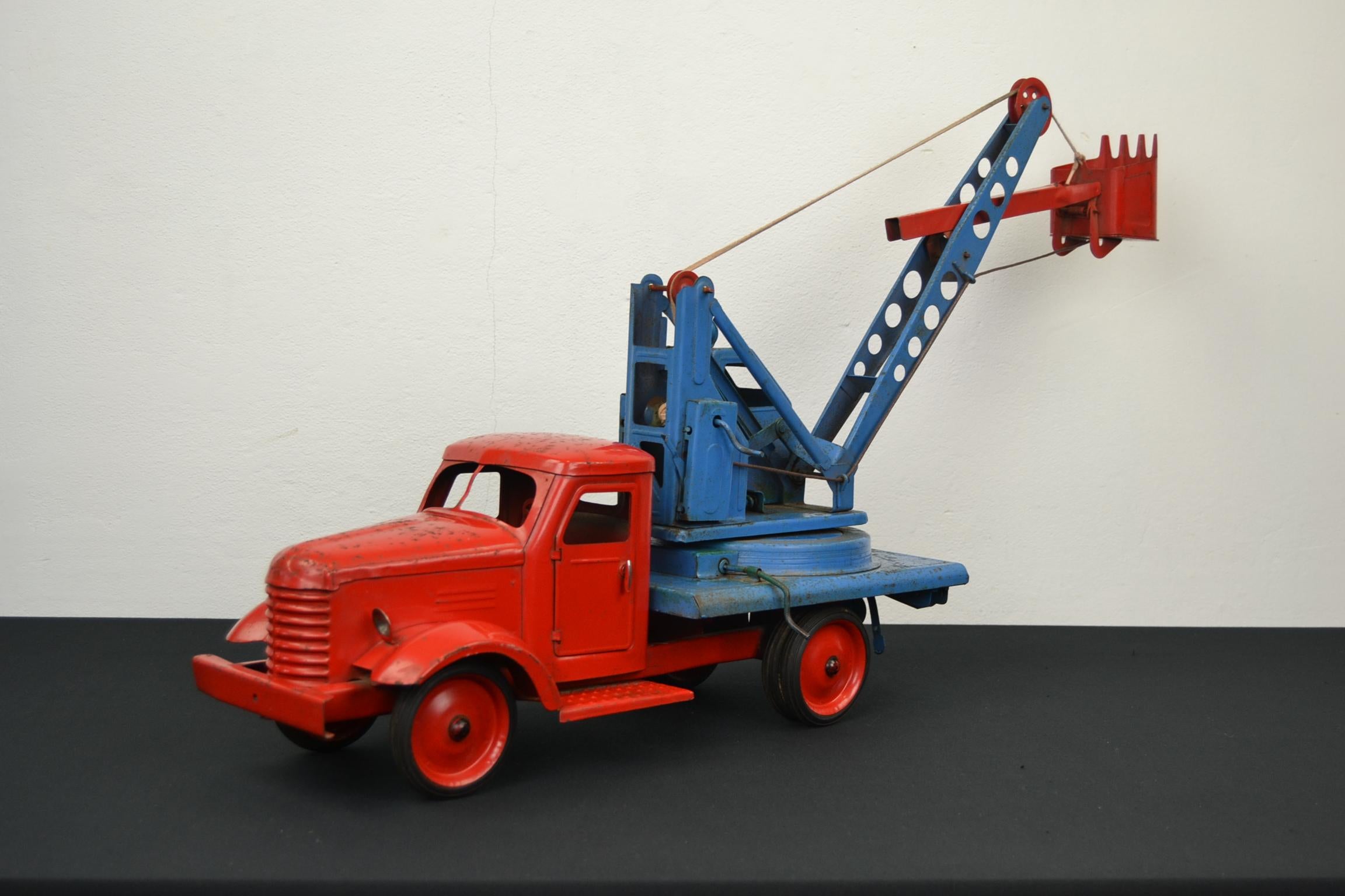 Large Pressed Steel Soviet Crane Truck Toy ZIS 150, 1960s For Sale 11