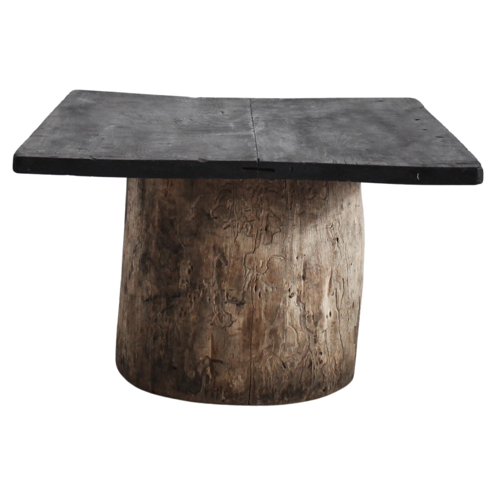 Großer japanischer primitiver Couchtisch/Sofatisch aus Zedernholz mit Ausbrenner Wabi Sabi