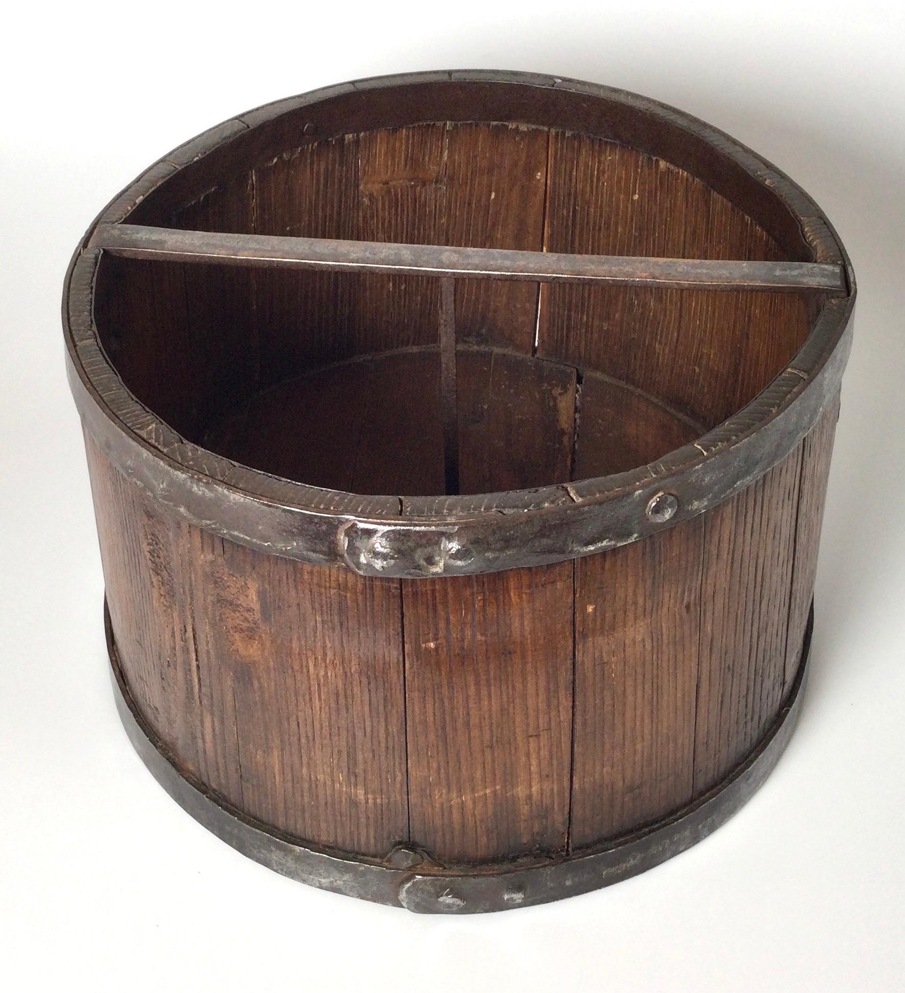 Large Rustic French Wood Grain Measurer Bucket, Pot In Excellent Condition In Lambertville, NJ