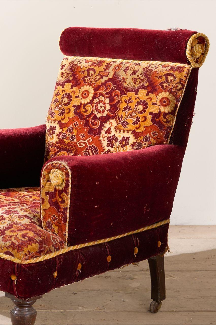 Grand fauteuil du 19ème siècle recouvert de tapis Bon état - En vente à Malton, GB