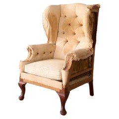 Grand fauteuil victorien à dossier Wingback aux proportions simples