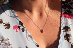 Grand pendentif PT900 en diamant et accent rose. Collier rolo en platine Pt900.