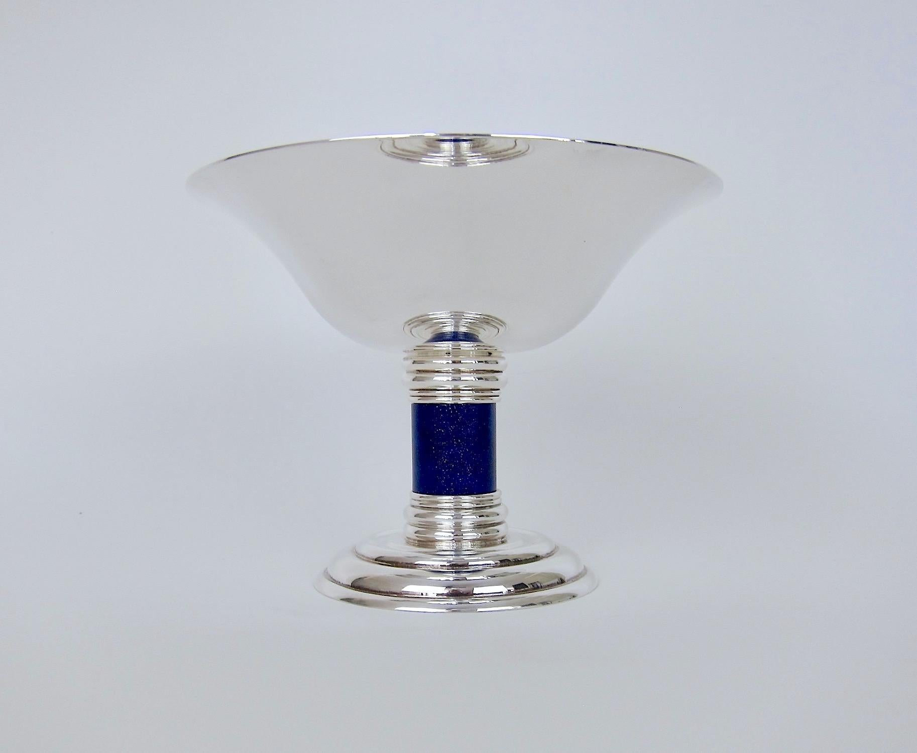 Großes Puiforcat French Art Deco Flaring Kompott mit Faux Lapis Lazuli Stiel (Versilbert)